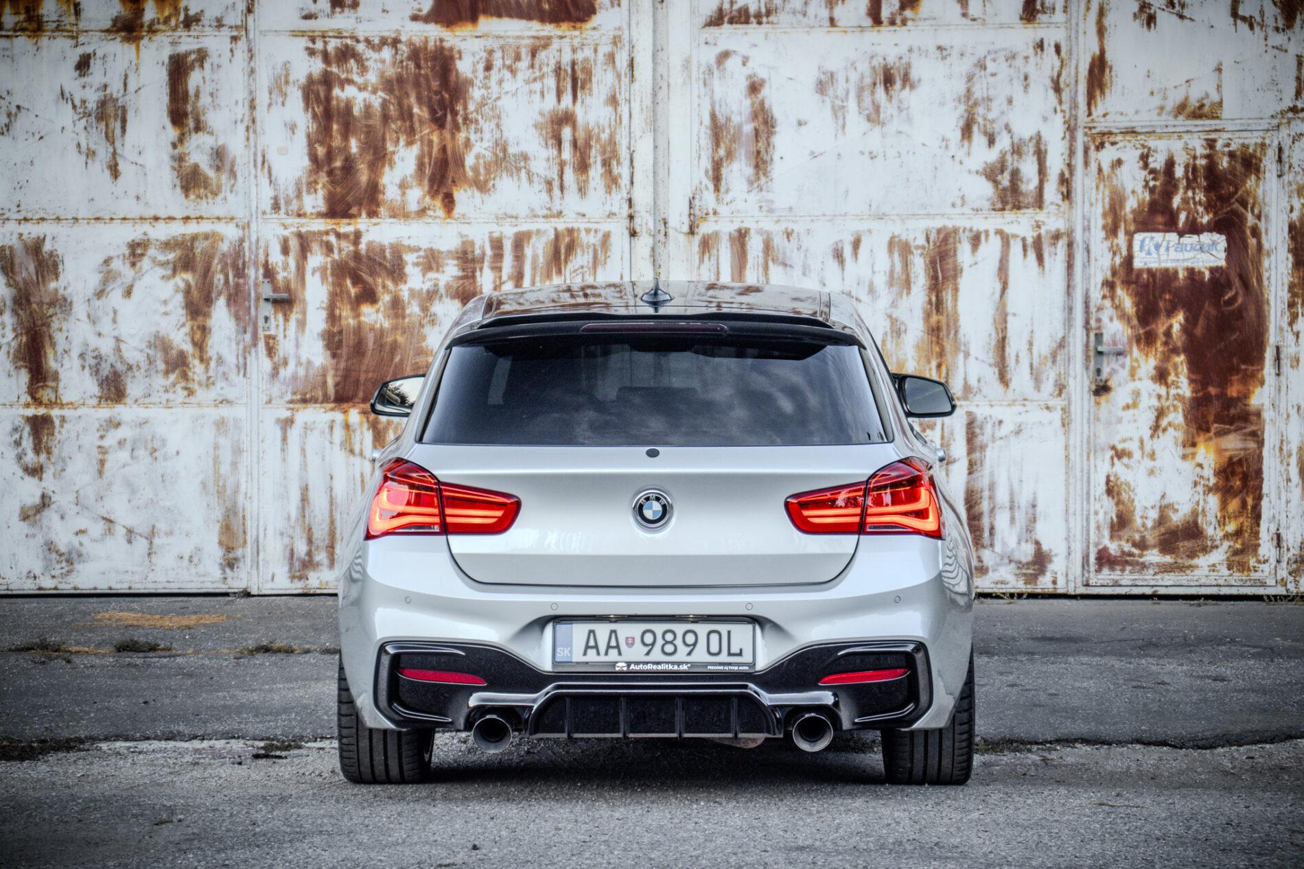 2017 BMW M140i, strieborná hatchback, 195 054 km