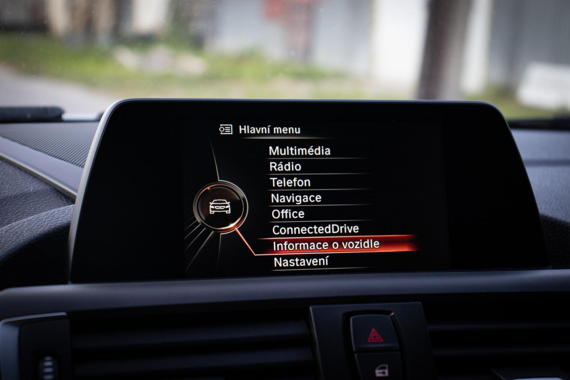2017 BMW M140i, strieborná hatchback, 195 054 km
