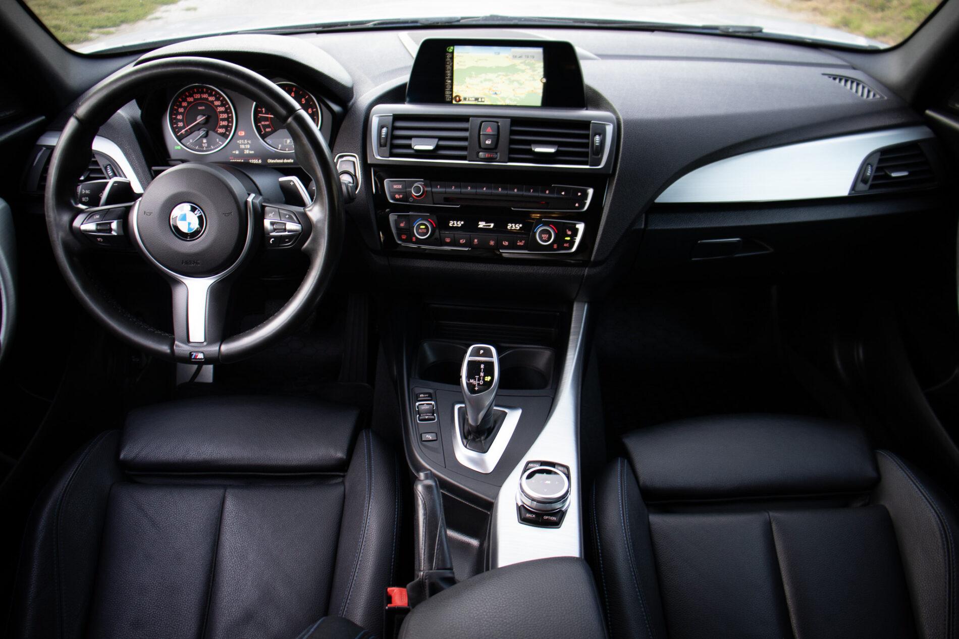 2017 BMW M140i, strieborná hatchback, 195 054 km