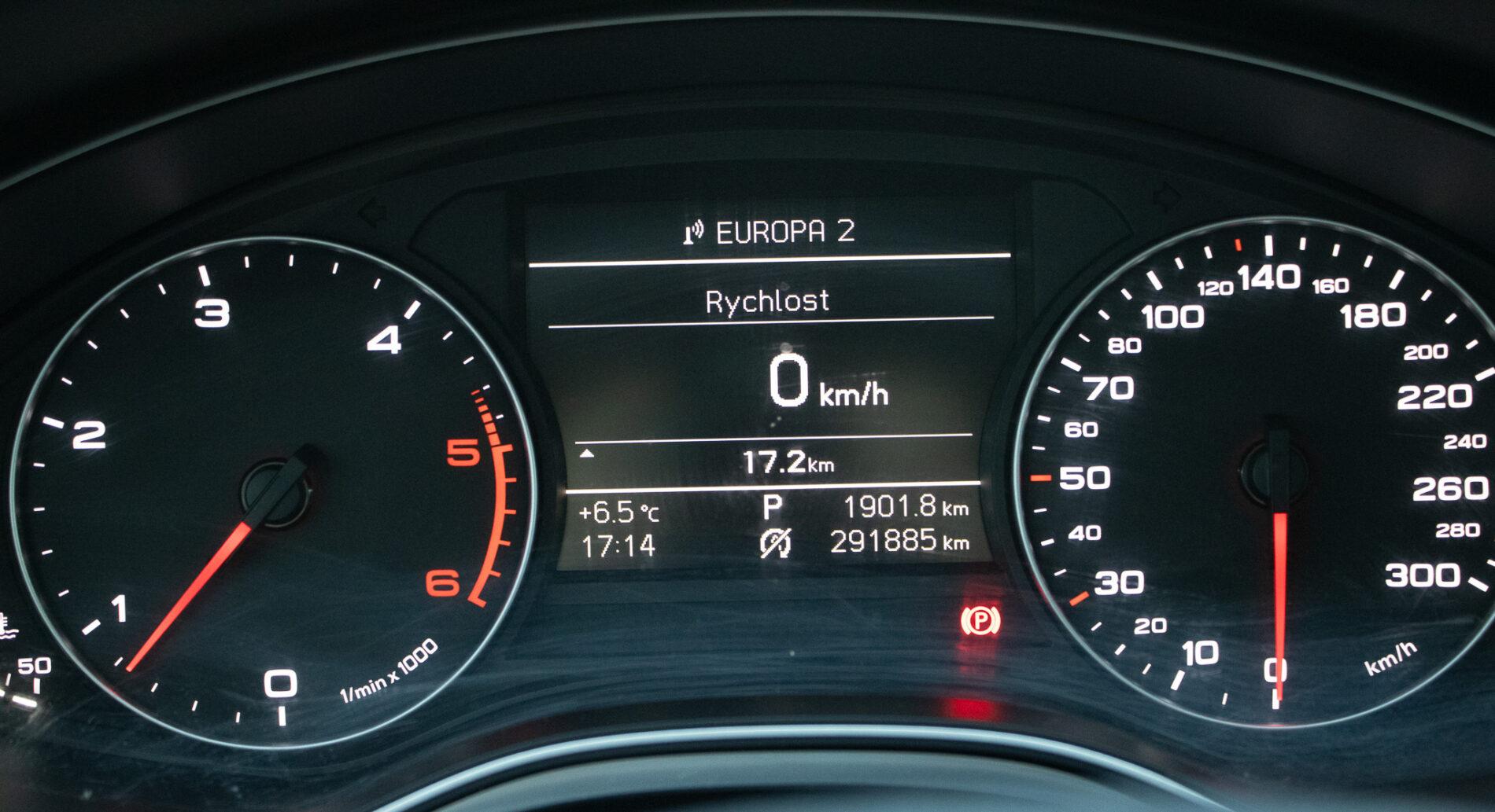 2014 AUDI A6, sivá sedan, 291 885 km