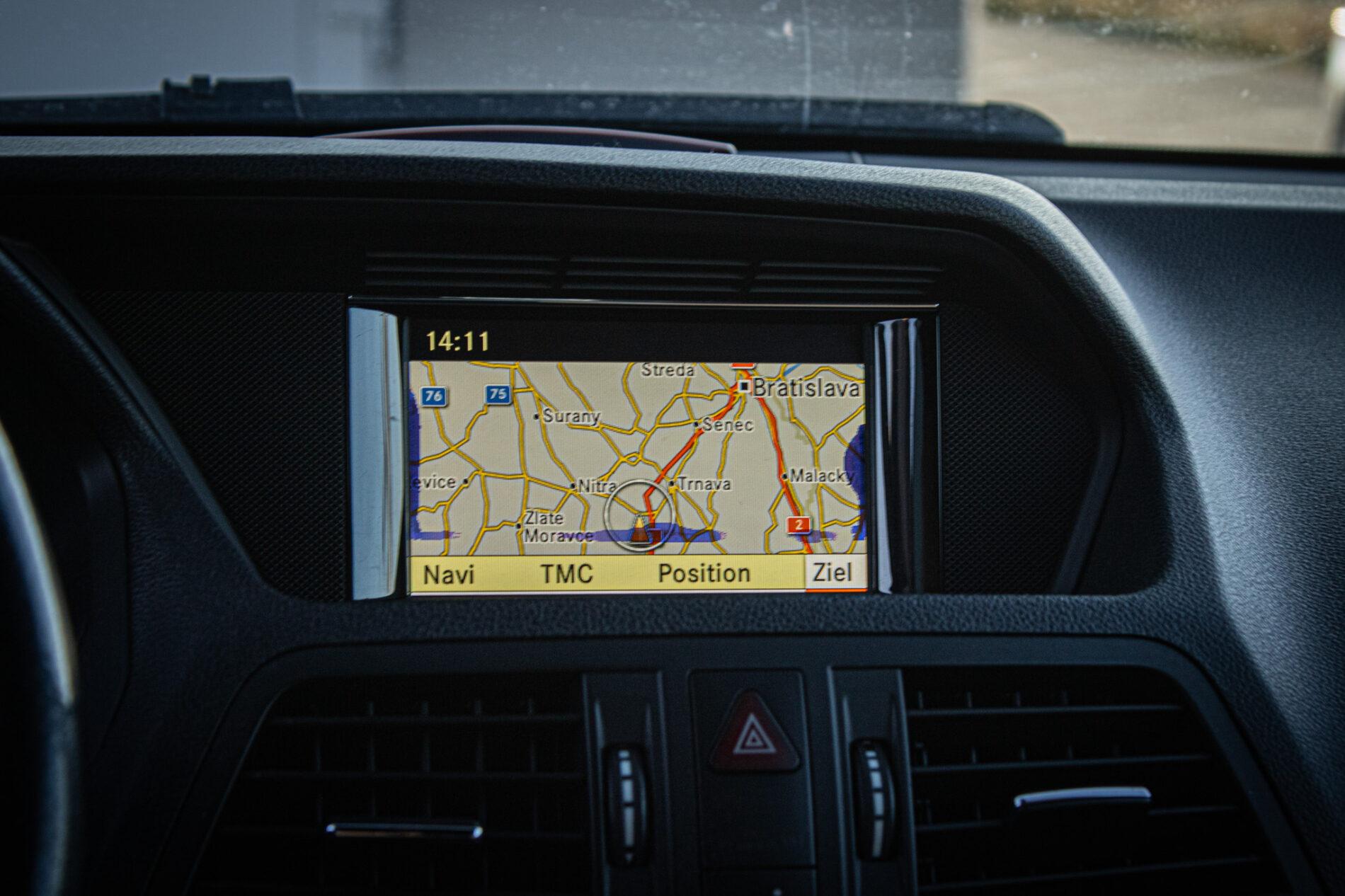 2011 Mercedes-Benz E 300 CDI, čierna kupé, 266 135 km
