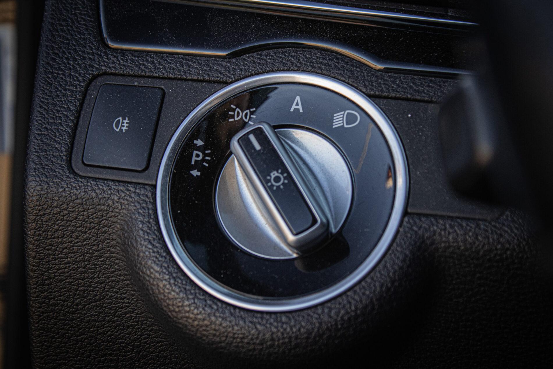 2011 Mercedes-Benz E 300 CDI, čierna kupé, 266 135 km