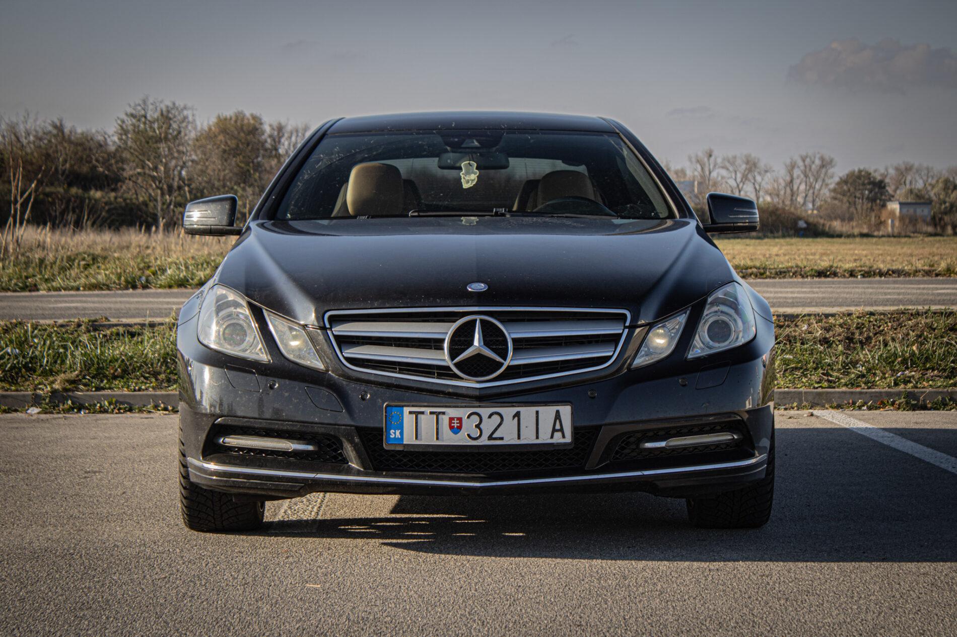 2011 Mercedes-Benz E 300 CDI, čierna kupé, 266 135 km