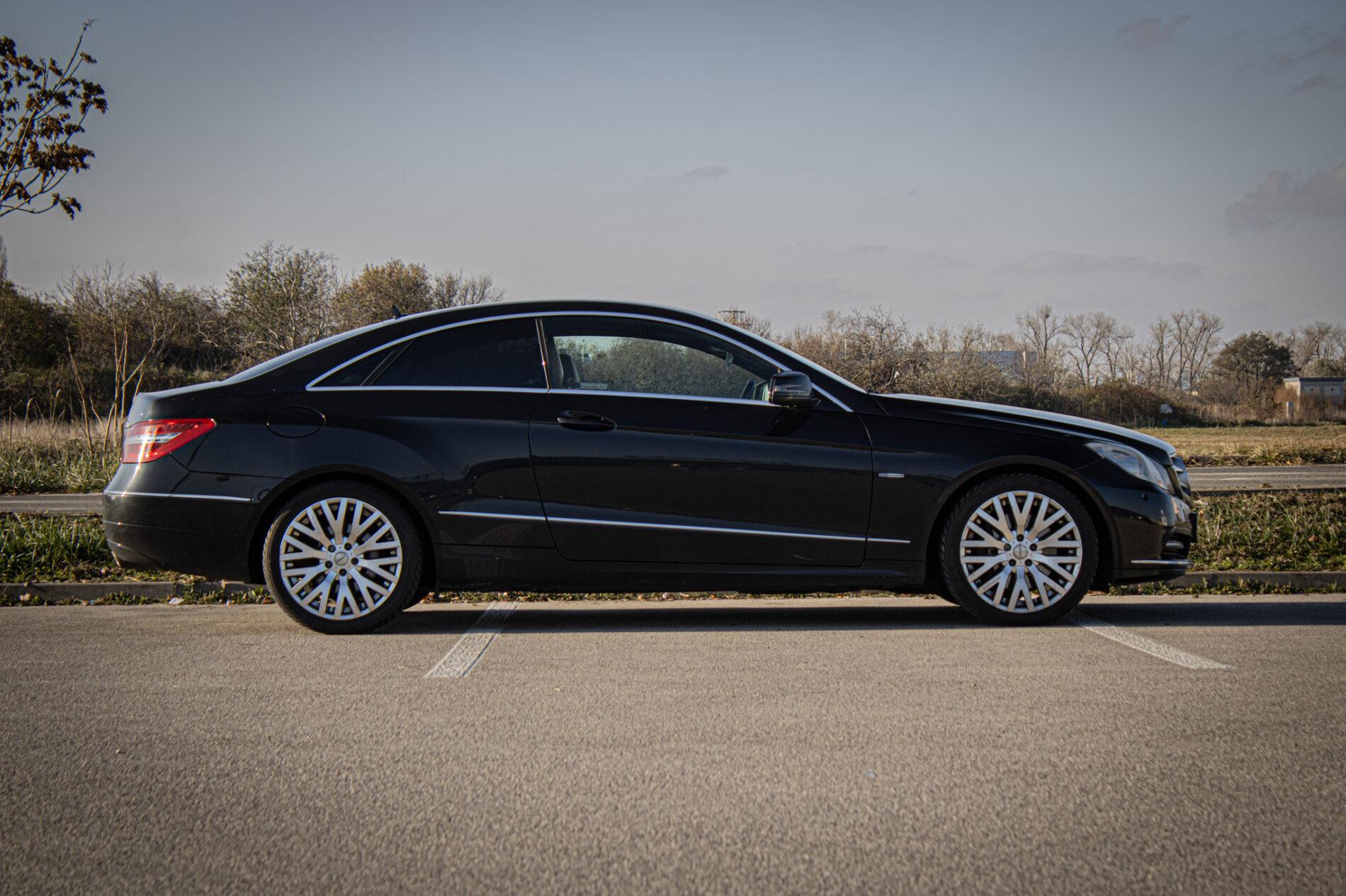 2011 Mercedes-Benz E 300 CDI, čierna kupé, 266 135 km