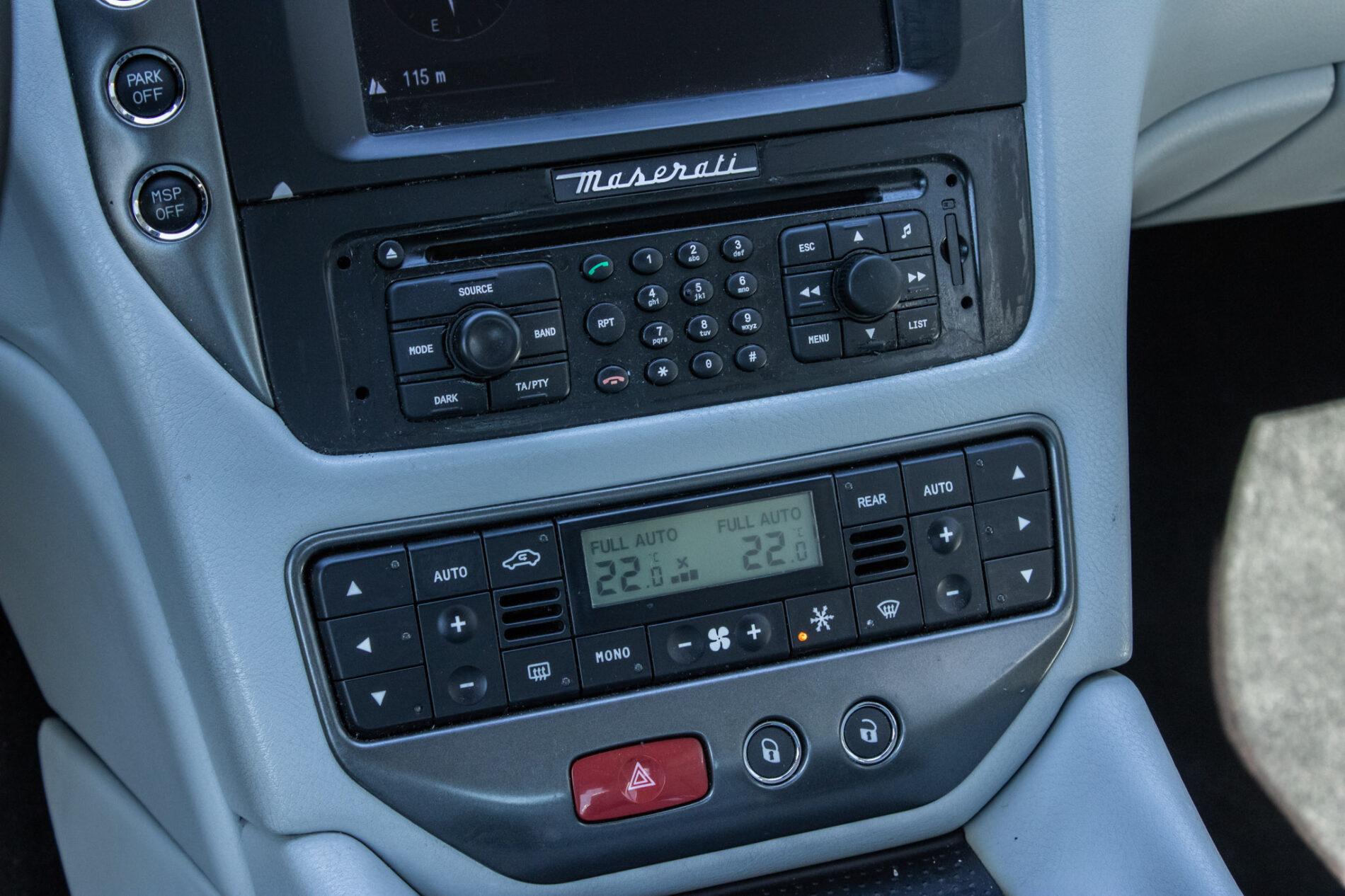 2008 Maserati GranTurismo, sivá kupé, 93 880 km