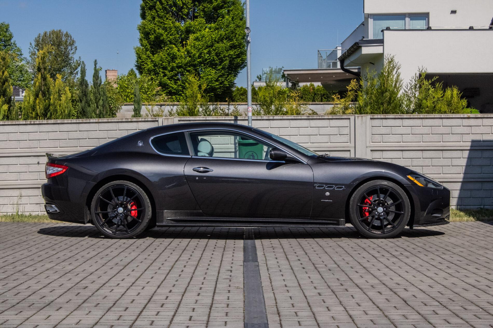 2008 Maserati GranTurismo, sivá kupé, 93 880 km