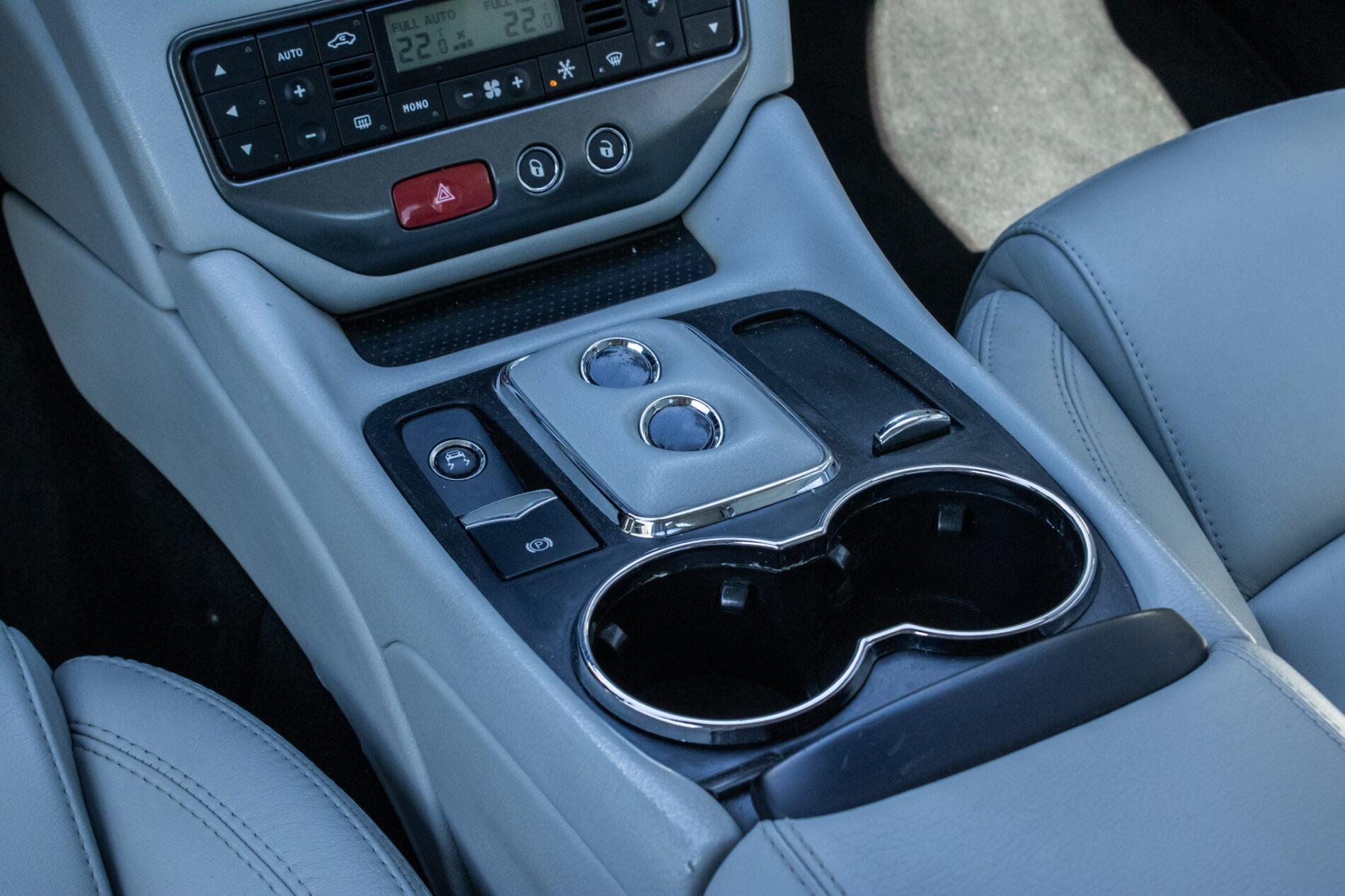 2008 Maserati GranTurismo, sivá kupé, 93 880 km