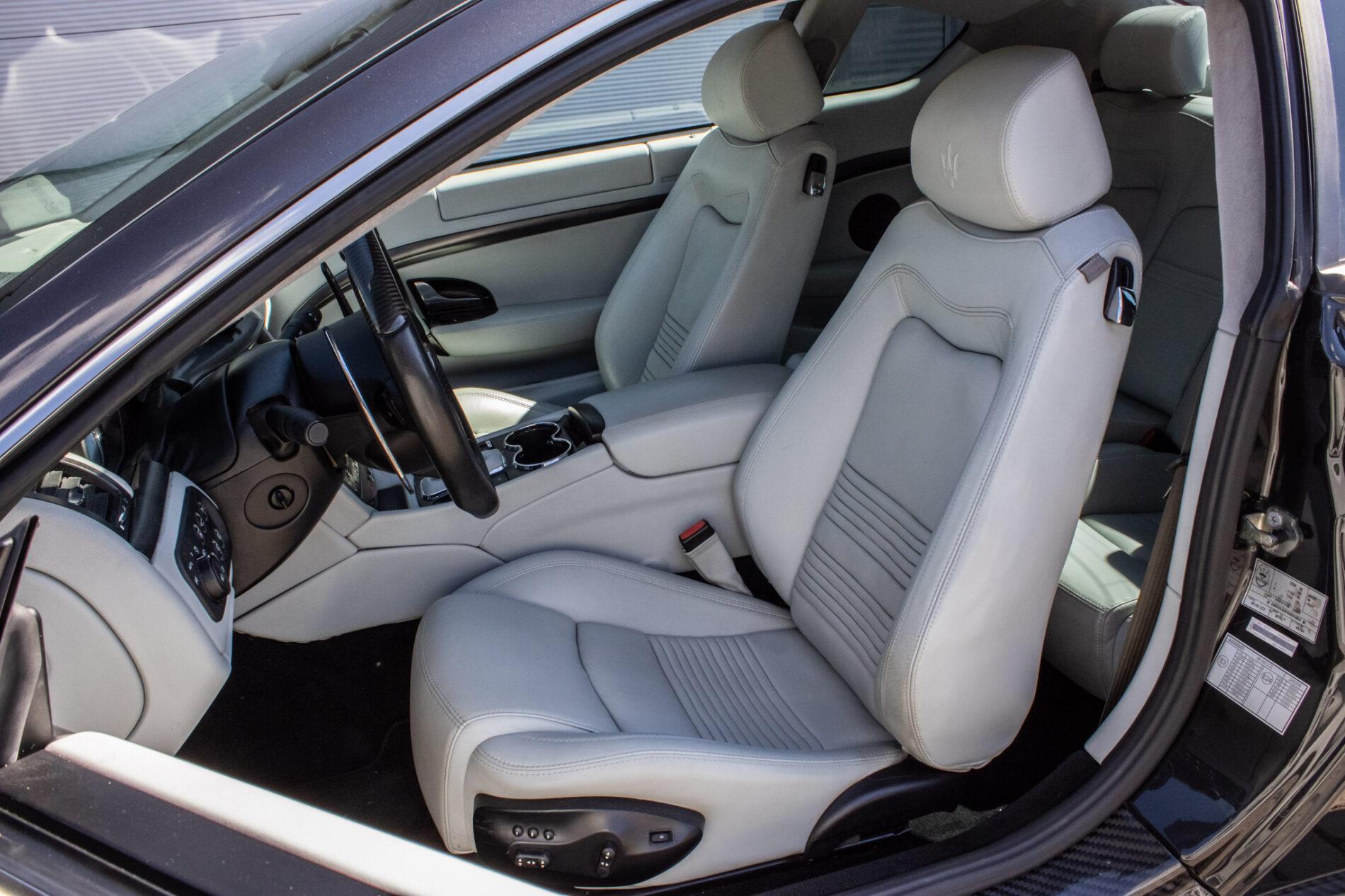 2008 Maserati GranTurismo, sivá kupé, 93 880 km