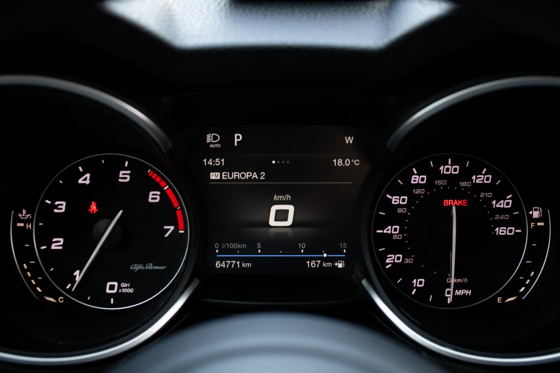 2018 Alfa Romeo Stelvio, modrá suv, 64 771 km