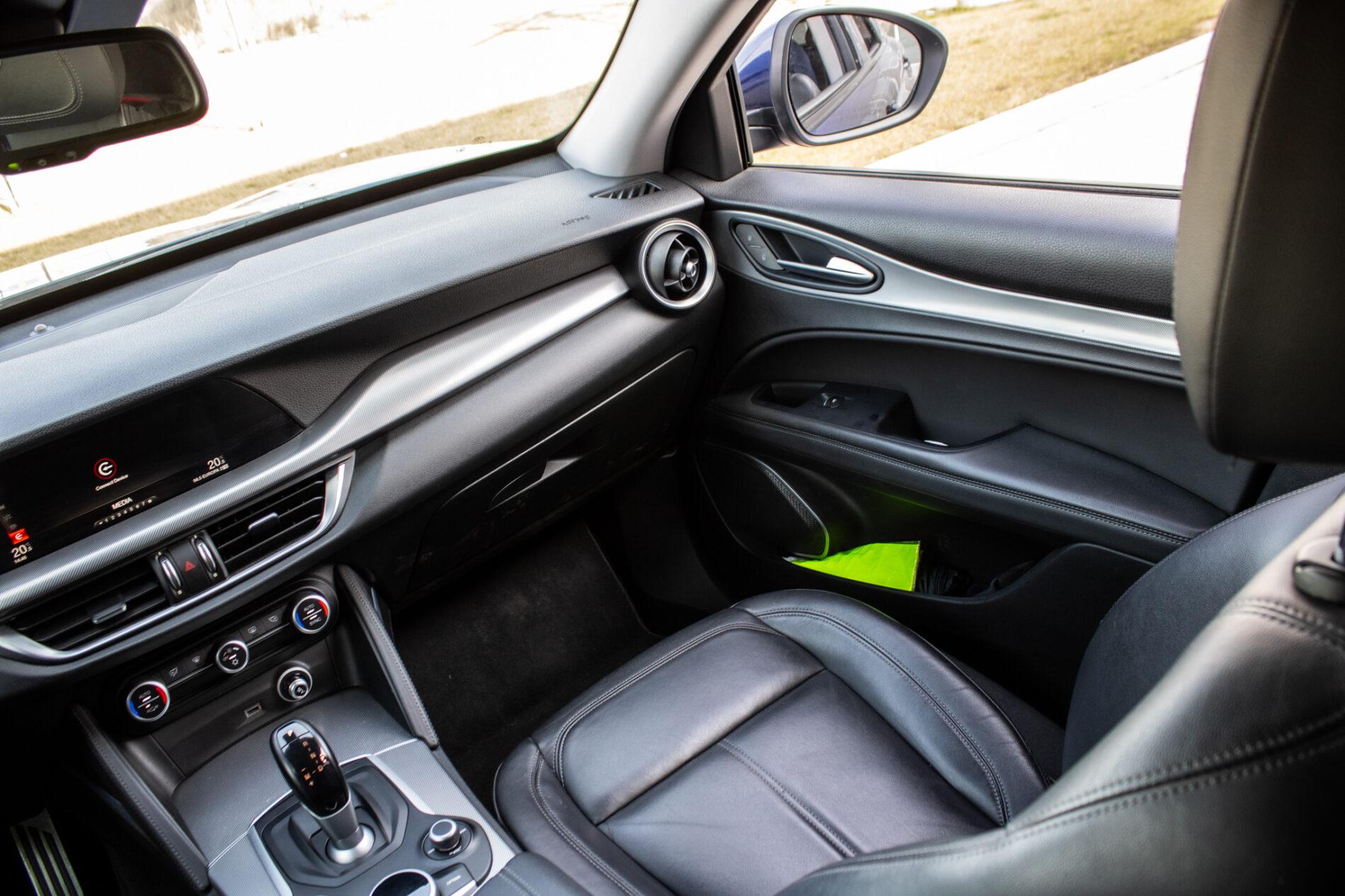 2018 Alfa Romeo Stelvio, modrá suv, 64 771 km