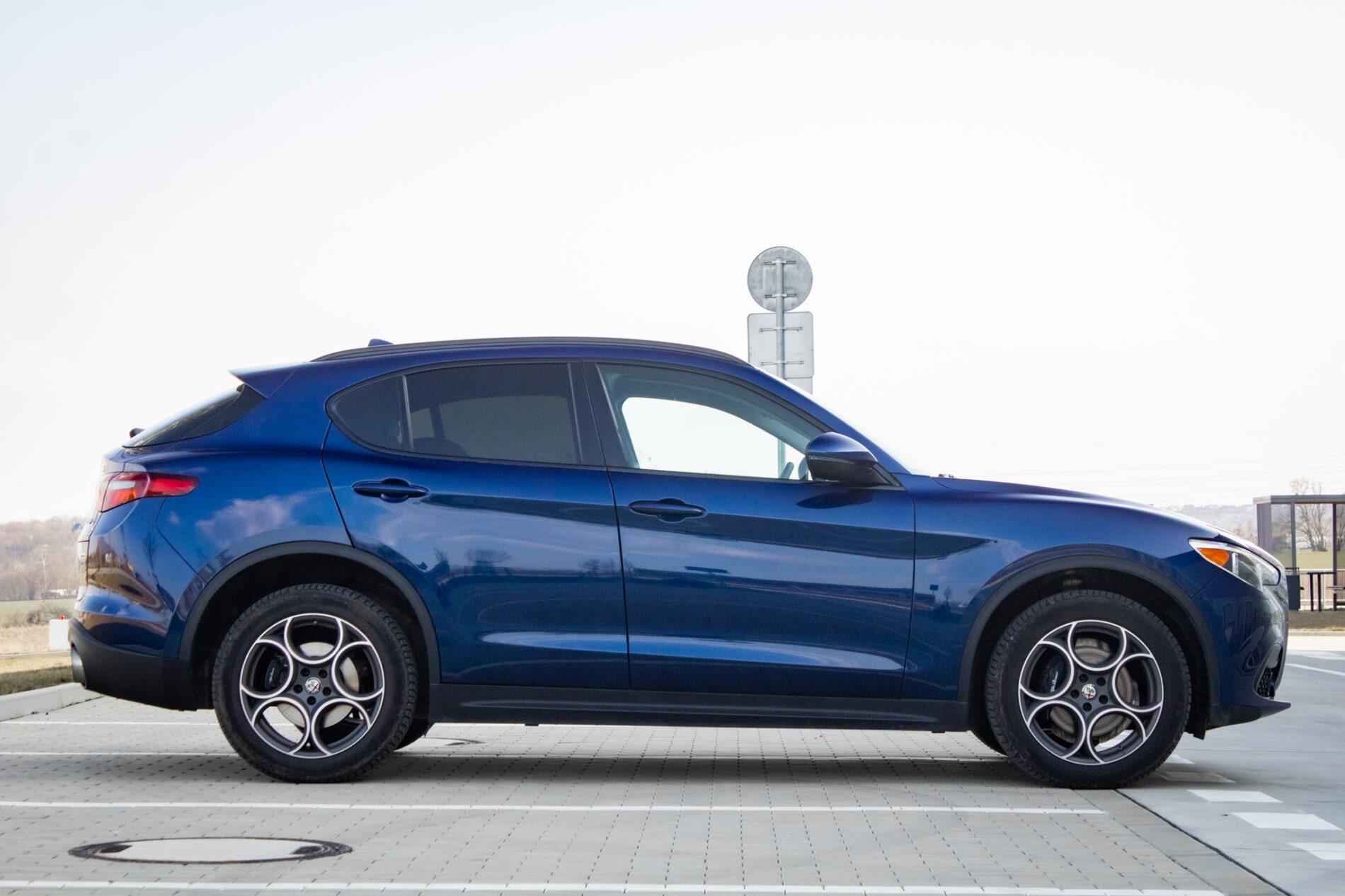 2018 Alfa Romeo Stelvio, modrá suv, 64 771 km