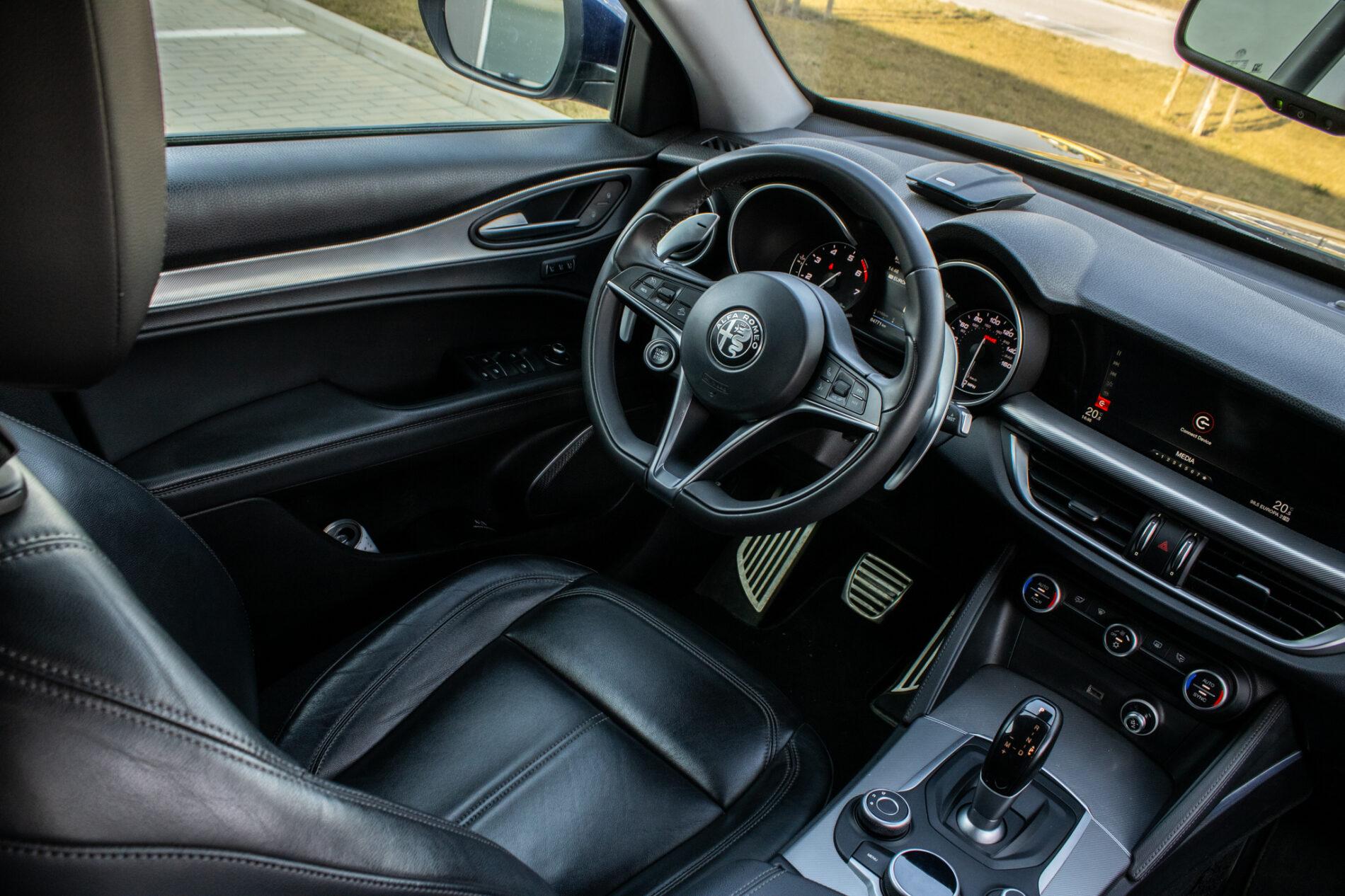 2018 Alfa Romeo Stelvio, modrá suv, 64 771 km