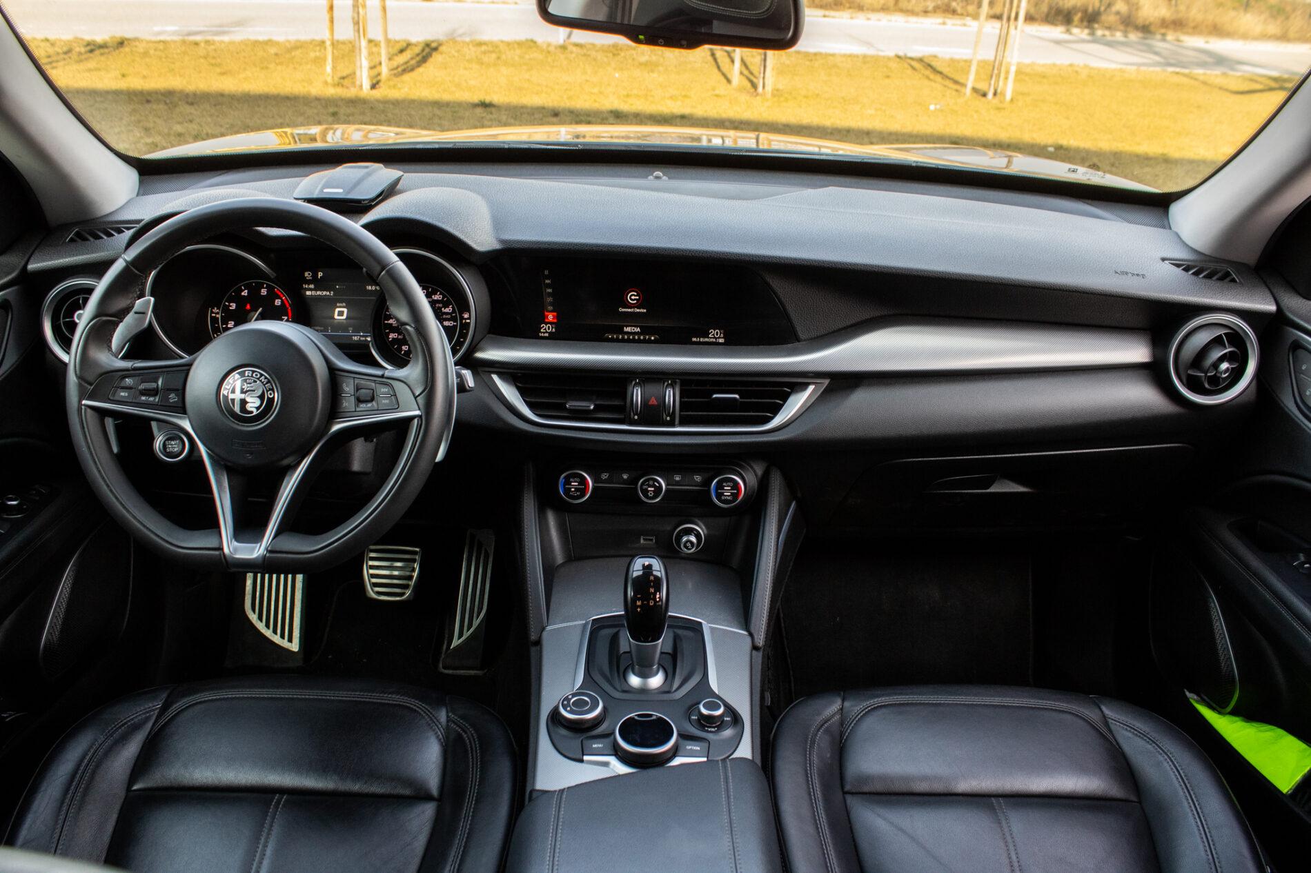 2018 Alfa Romeo Stelvio, modrá suv, 64 771 km