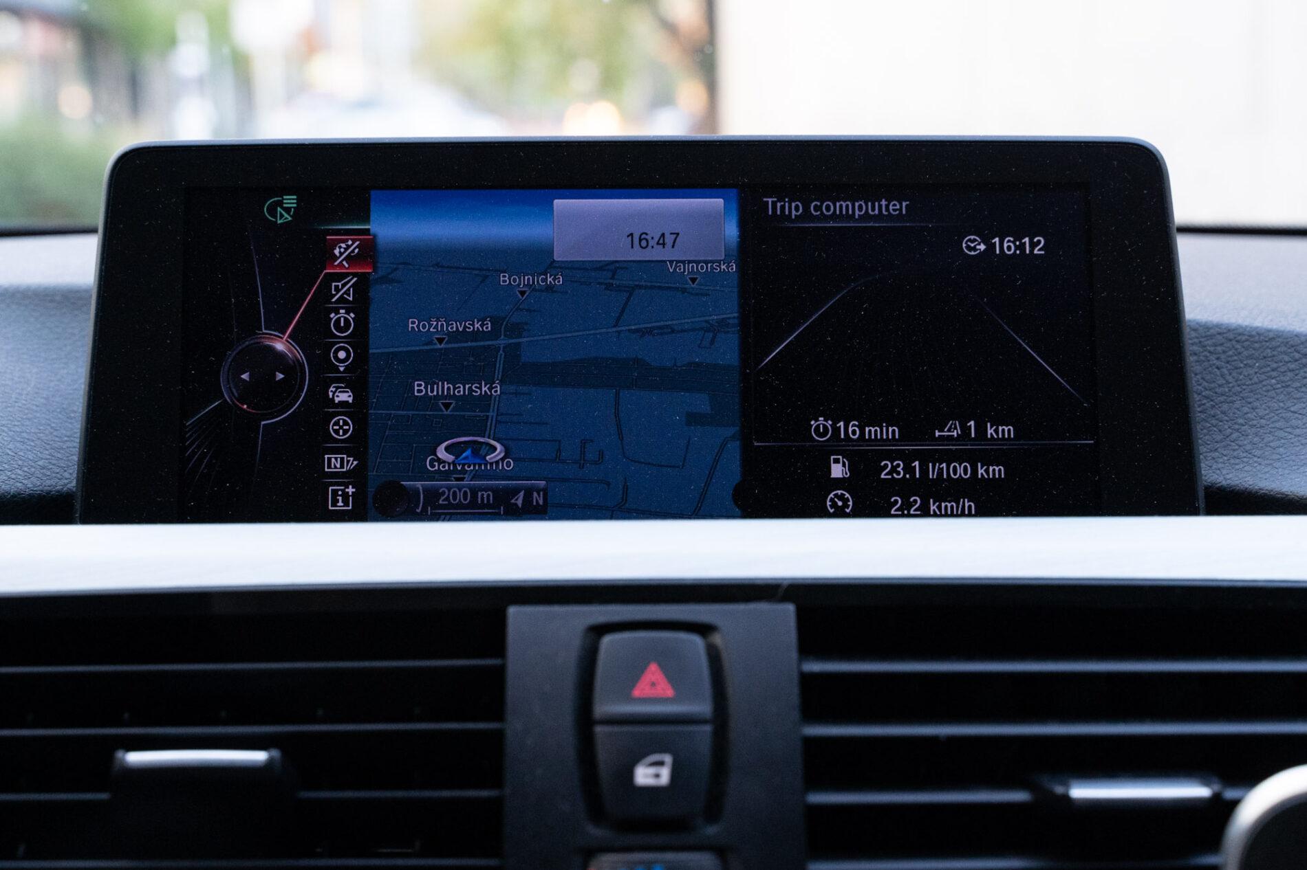 2012 BMW 330d, čierna kombi, 328 280 km
