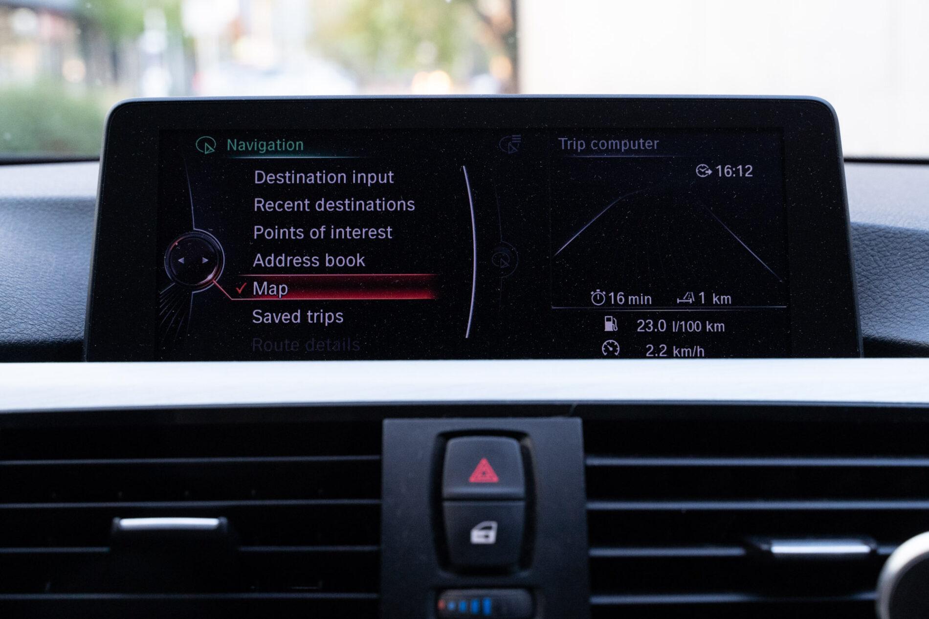 2012 BMW 330d, čierna kombi, 328 280 km