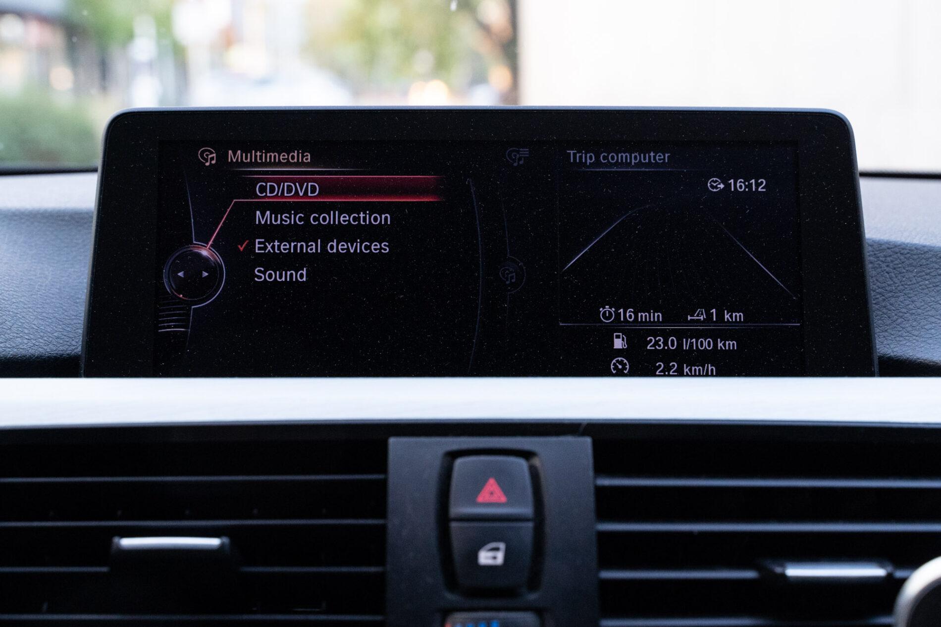 2012 BMW 330d, čierna kombi, 328 280 km