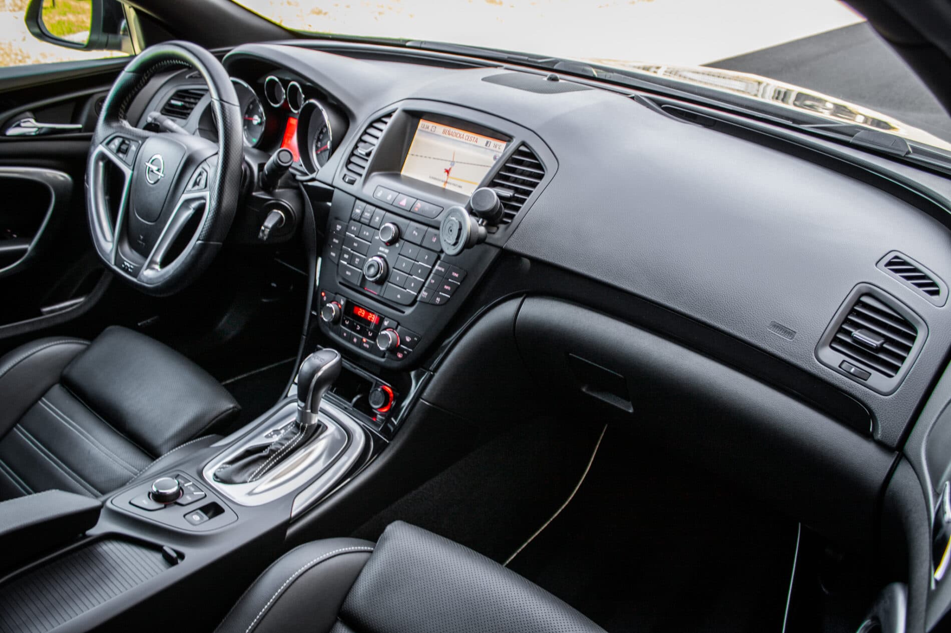 2013 Opel Insignia OPC, čierna hatchback, 74 089 km
