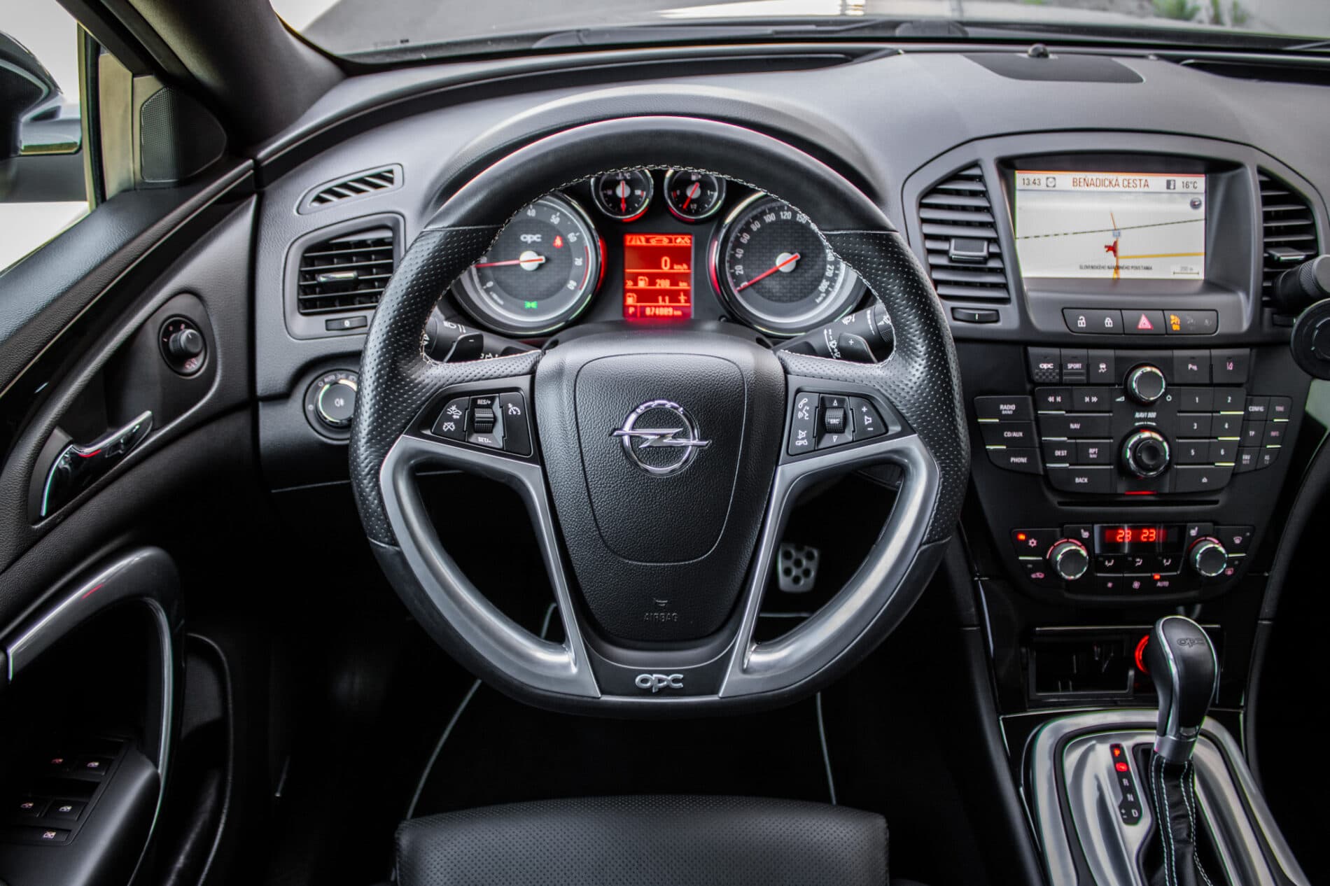 2013 Opel Insignia OPC, čierna hatchback, 74 089 km