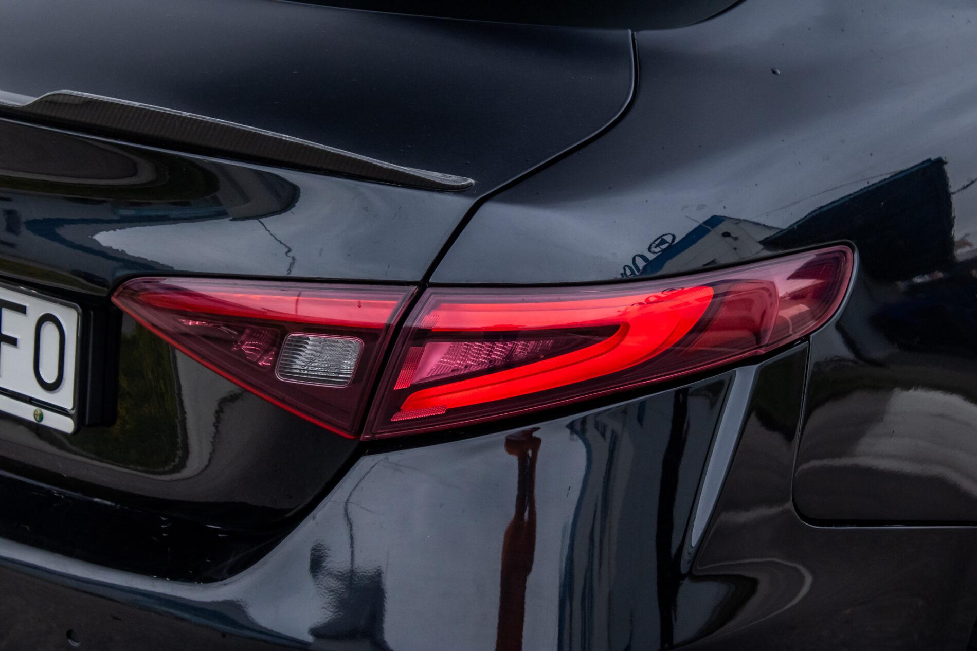 2016 Alfa Romeo Giulia, čierna sedan, 64 190 km