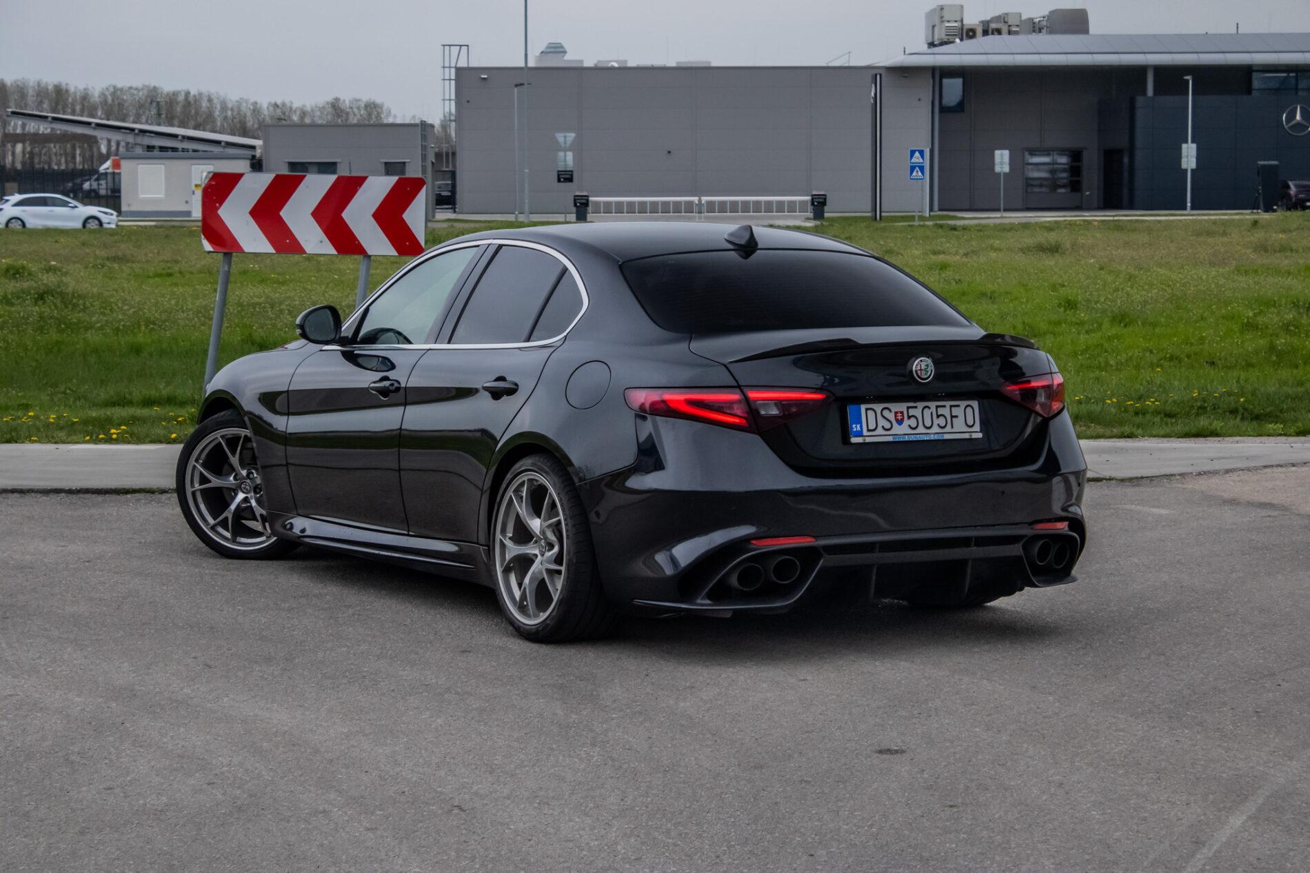 2016 Alfa Romeo Giulia, čierna sedan, 64 190 km