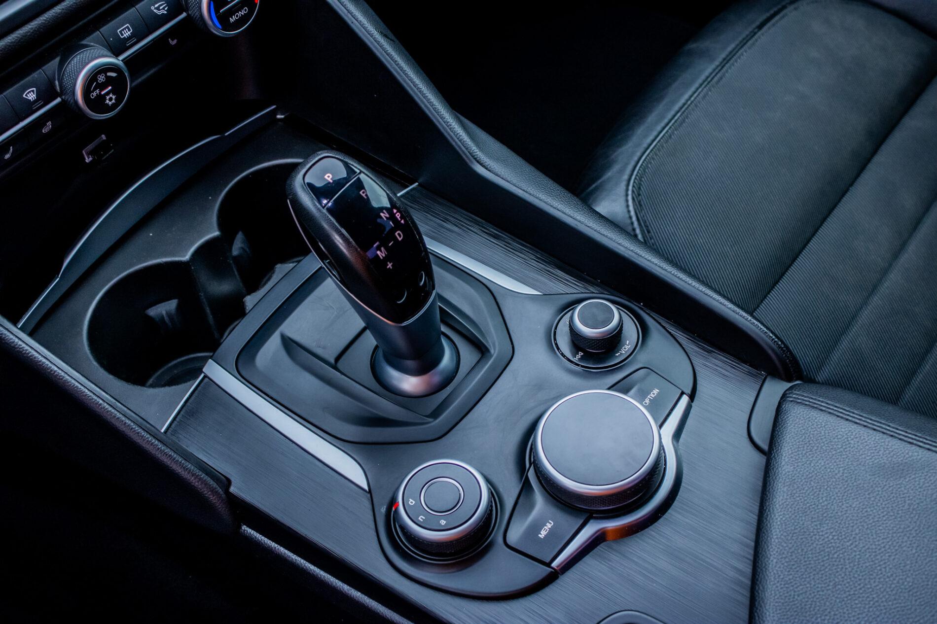2016 Alfa Romeo Giulia, čierna sedan, 64 190 km