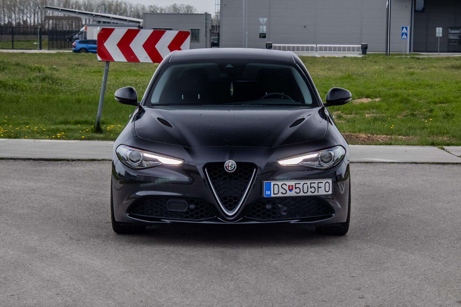2016 Alfa Romeo Giulia, čierna sedan, 64 190 km