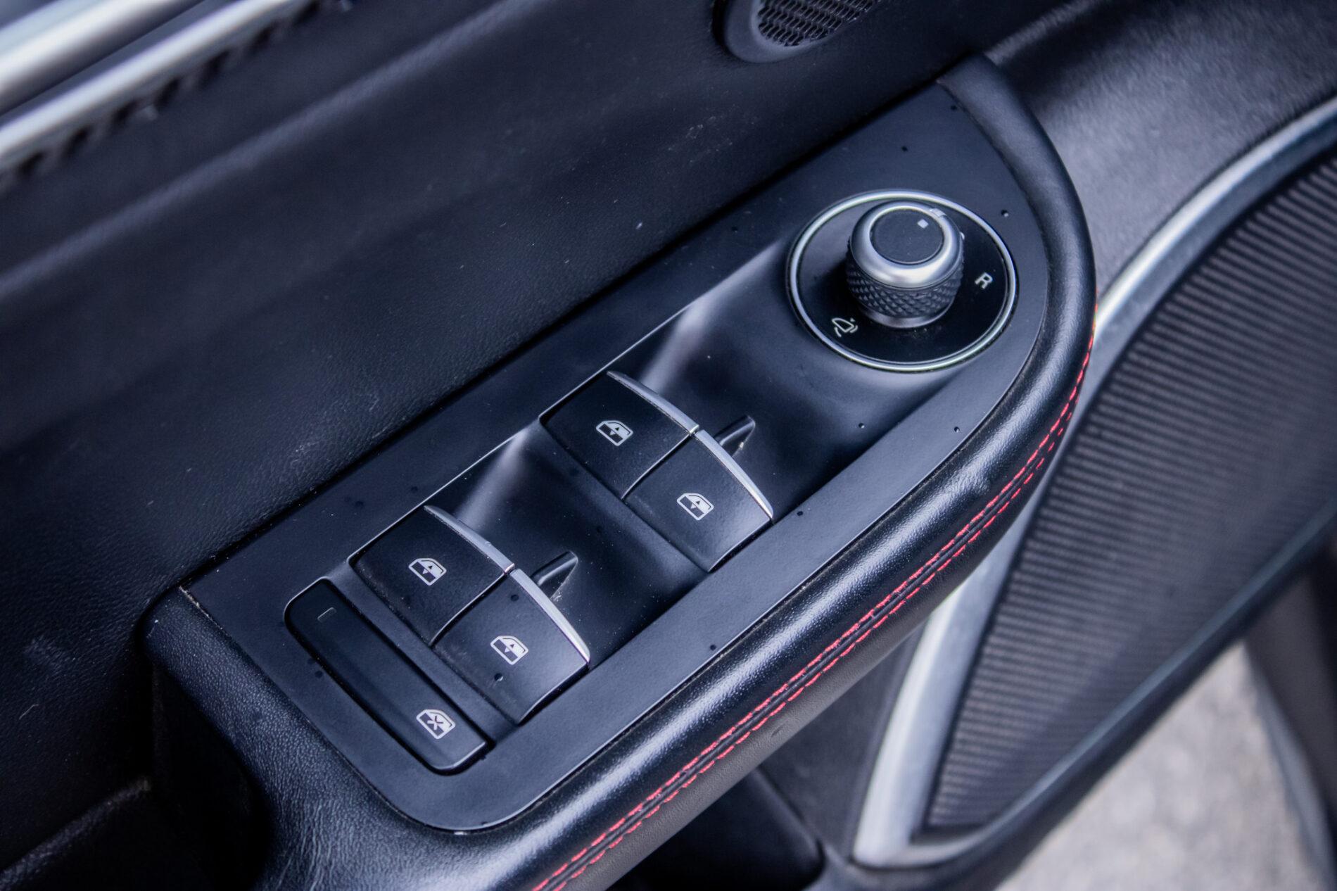 2016 Alfa Romeo Giulia, čierna sedan, 64 190 km