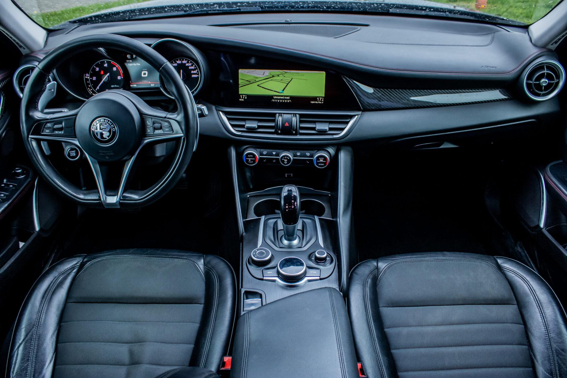 2016 Alfa Romeo Giulia, čierna sedan, 64 190 km