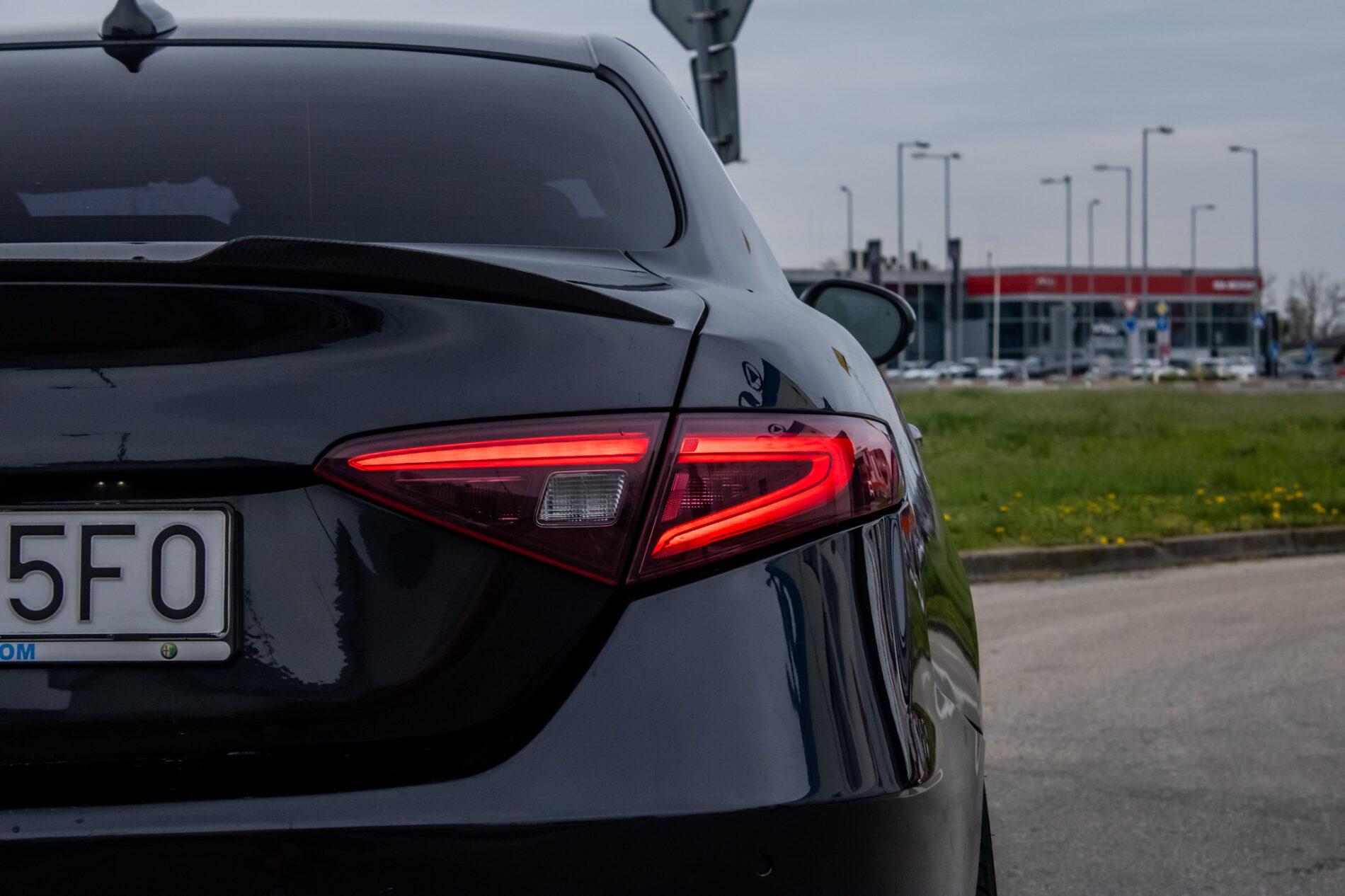 2016 Alfa Romeo Giulia, čierna sedan, 64 190 km