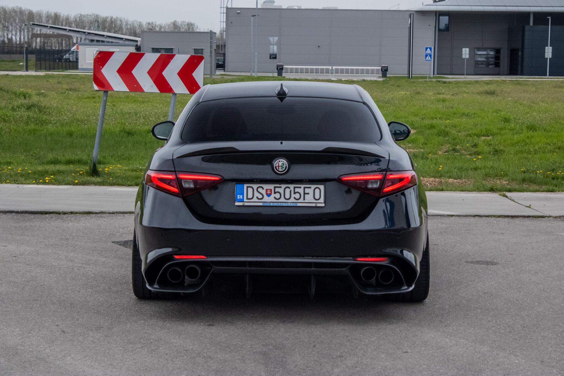 2016 Alfa Romeo Giulia, čierna sedan, 64 190 km