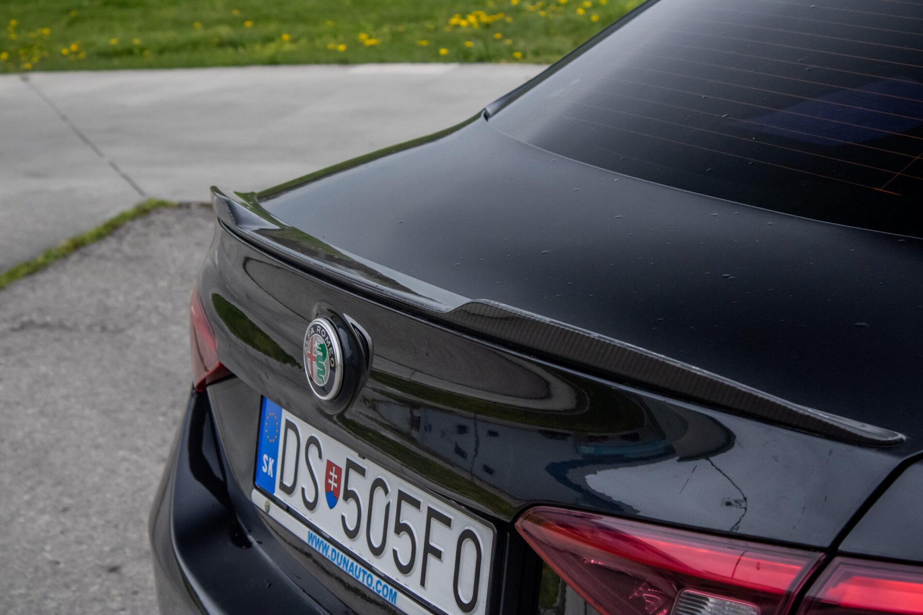 2016 Alfa Romeo Giulia, čierna sedan, 64 190 km