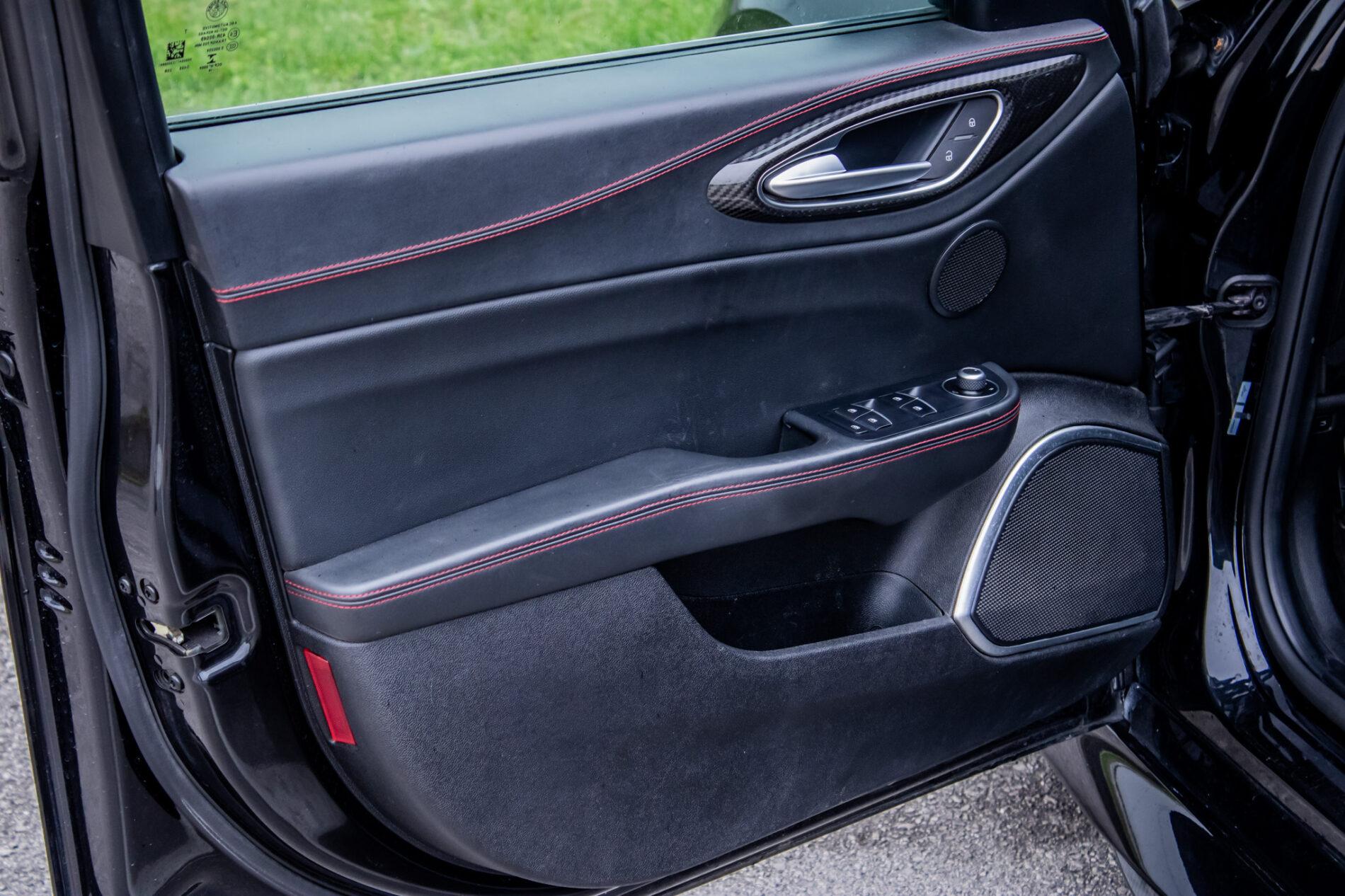 2016 Alfa Romeo Giulia, čierna sedan, 64 190 km