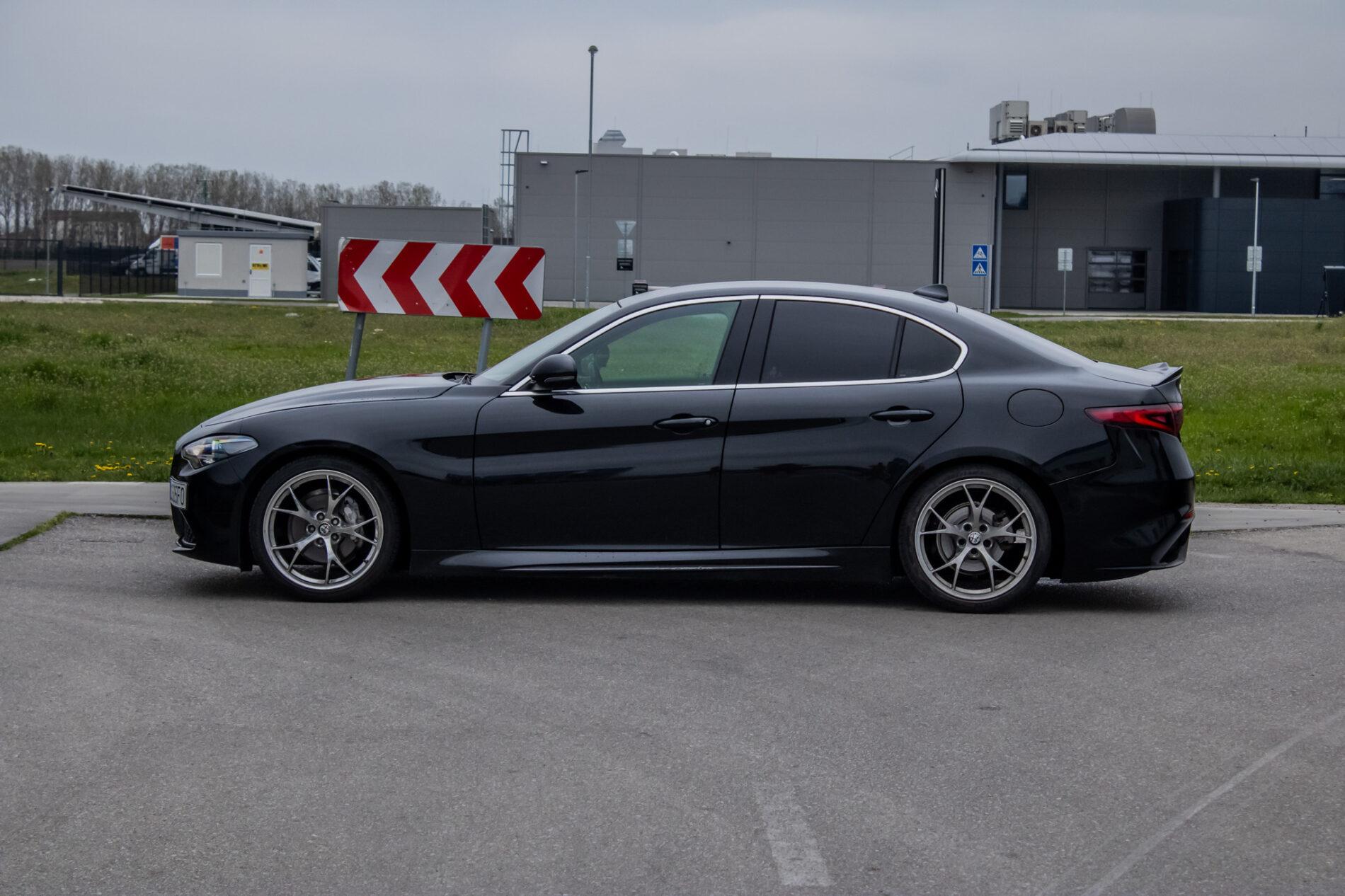 2016 Alfa Romeo Giulia, čierna sedan, 64 190 km