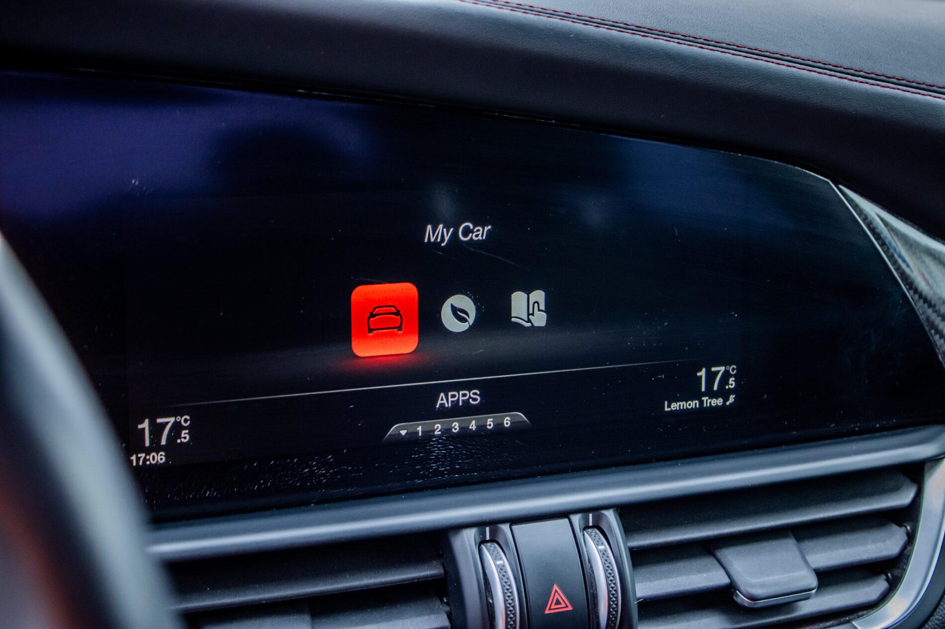 2016 Alfa Romeo Giulia, čierna sedan, 64 190 km