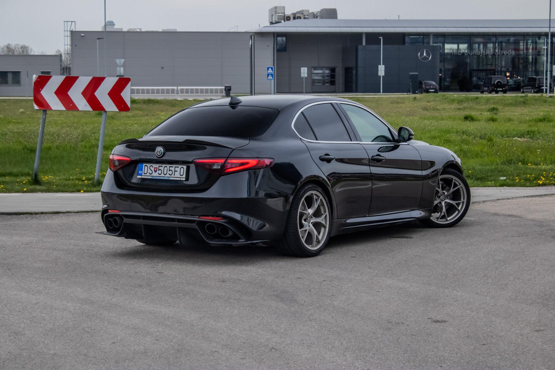 2016 Alfa Romeo Giulia, čierna sedan, 64 190 km