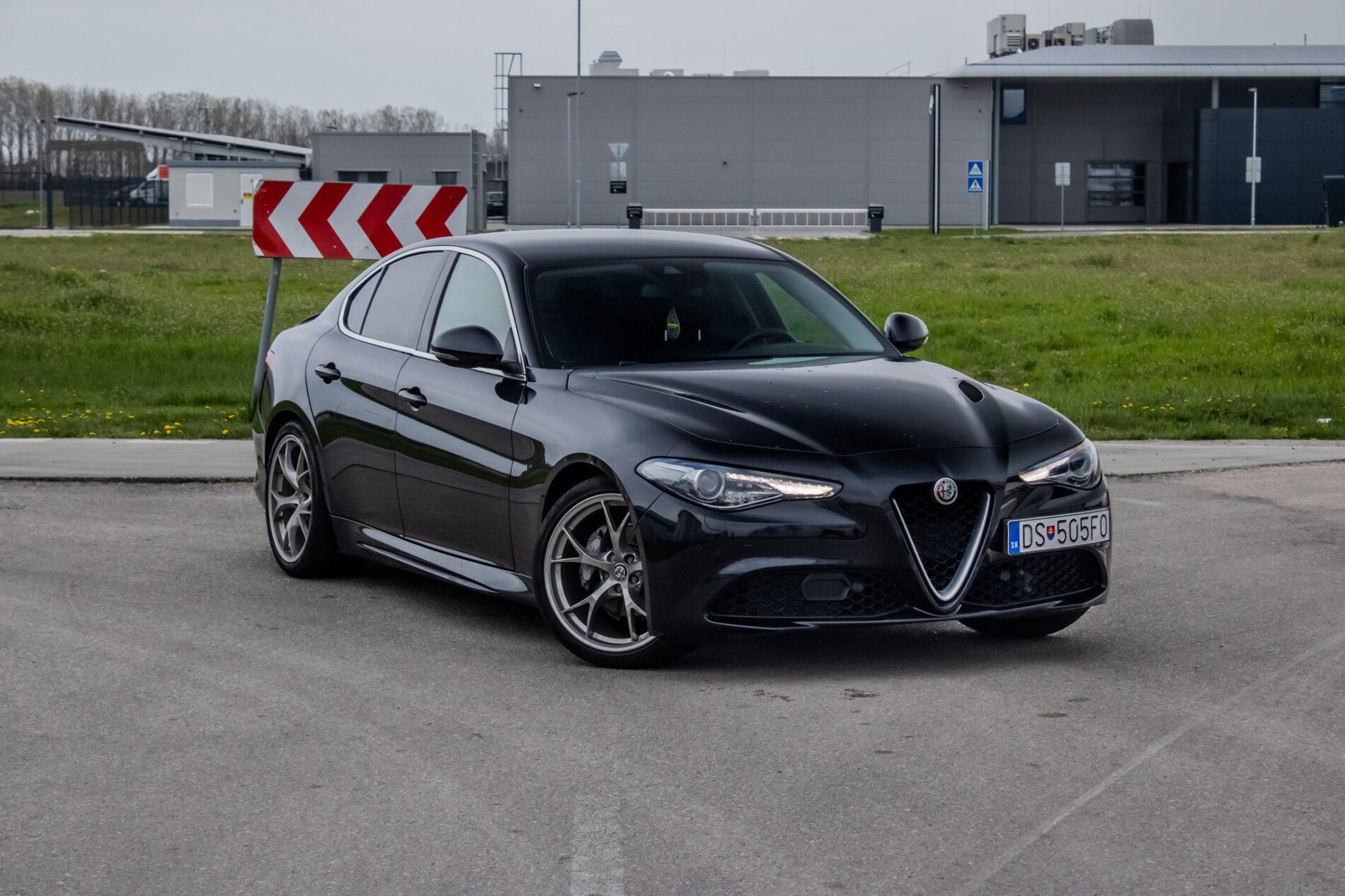 2016 Alfa Romeo Giulia, čierna sedan, 64 190 km