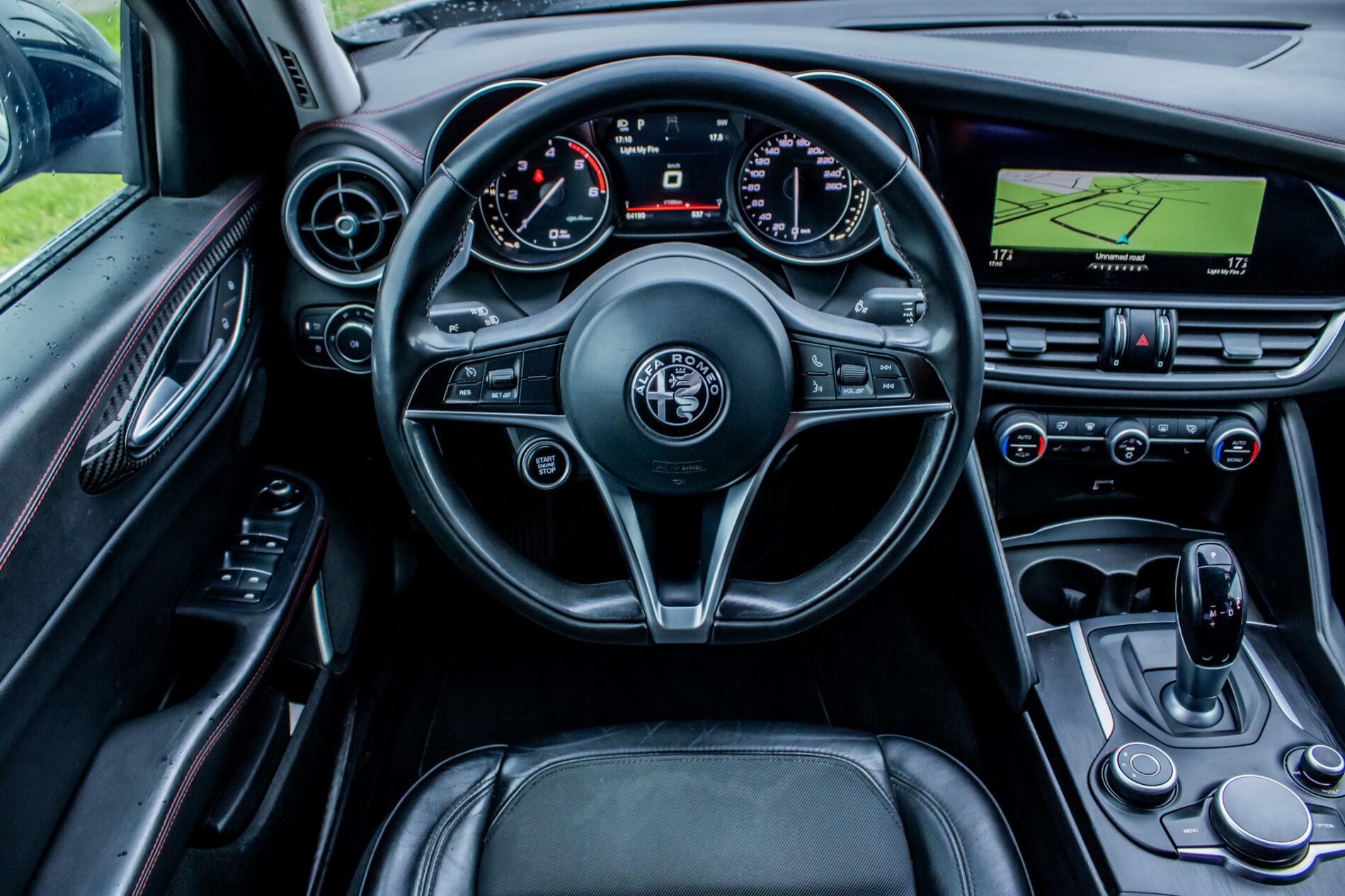 2016 Alfa Romeo Giulia, čierna sedan, 64 190 km