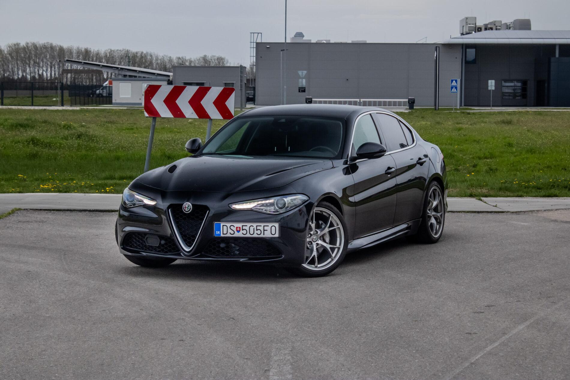 2016 Alfa Romeo Giulia, čierna sedan, 64 190 km
