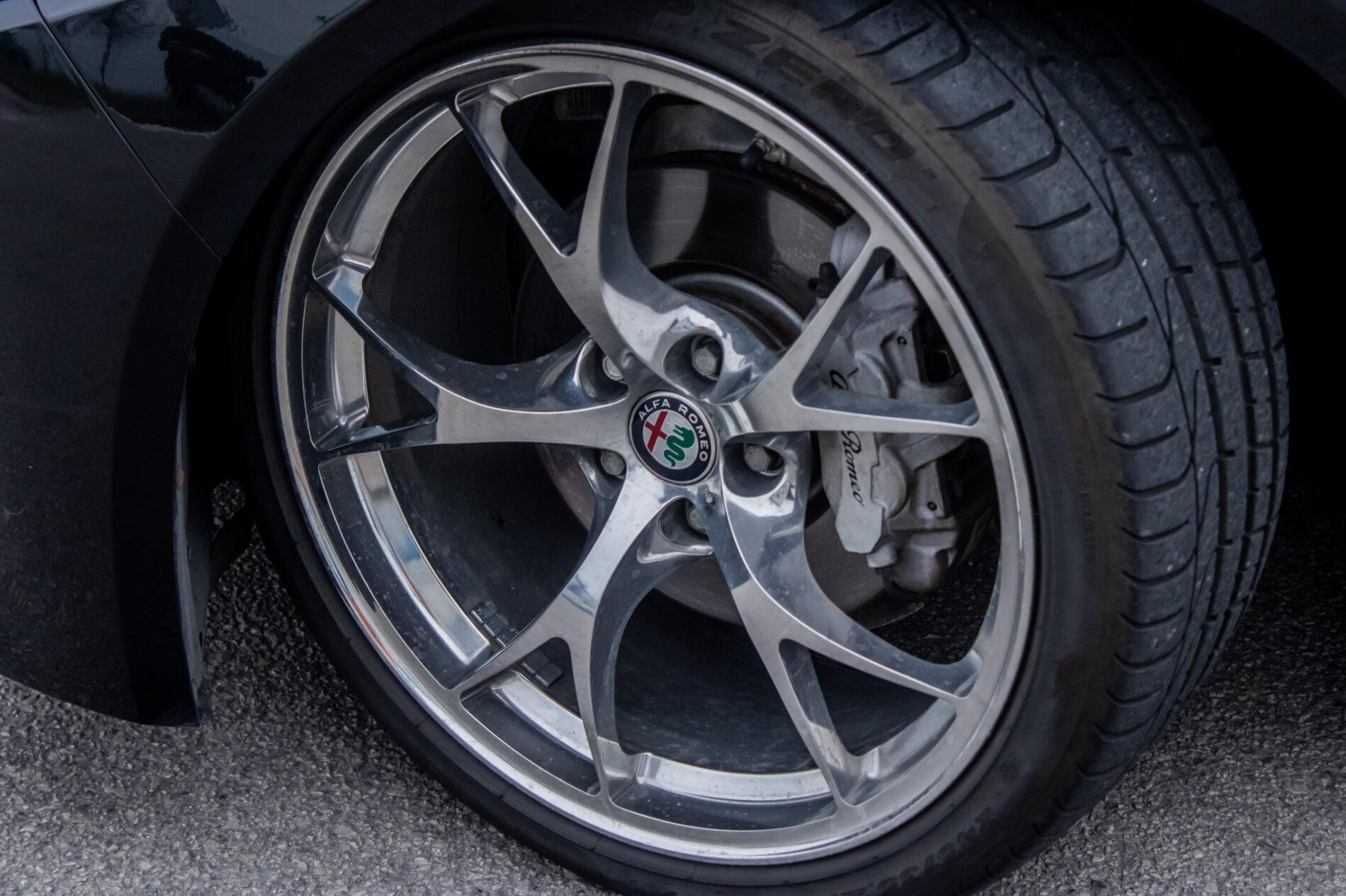 2016 Alfa Romeo Giulia, čierna sedan, 64 190 km
