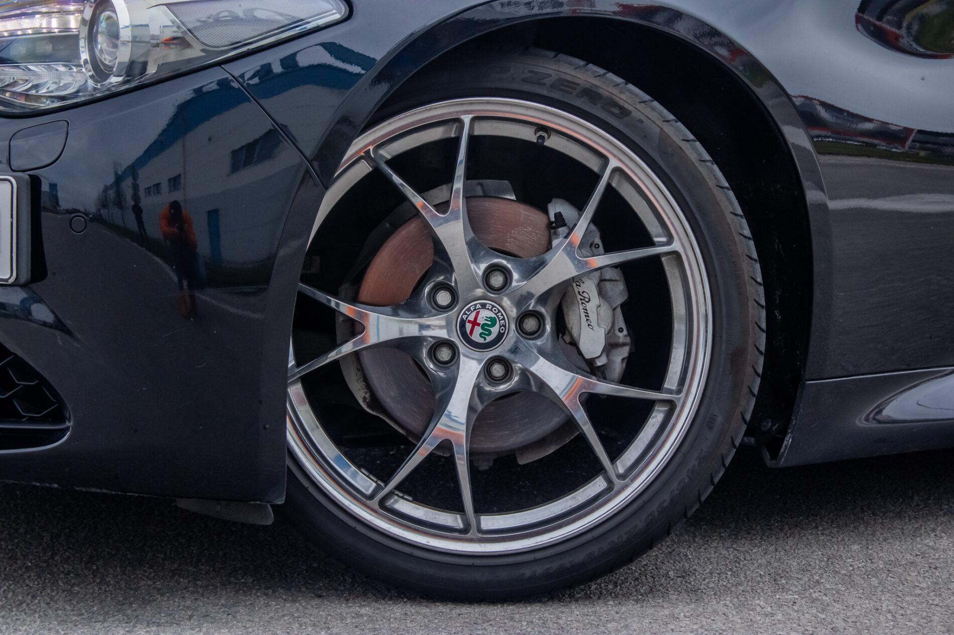 2016 Alfa Romeo Giulia, čierna sedan, 64 190 km