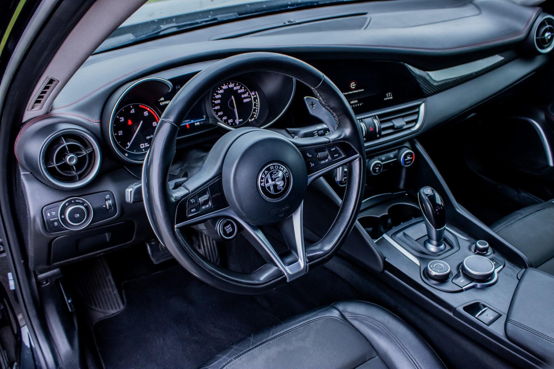 2016 Alfa Romeo Giulia, čierna sedan, 64 190 km