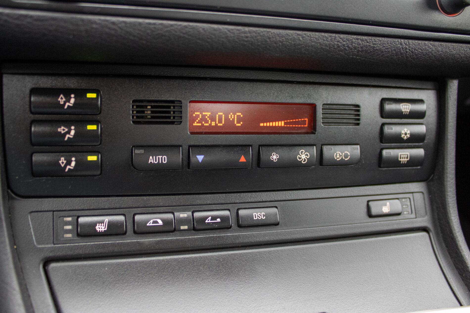 2002 BMW 325i, strieborná kabriolet, 260 131 km