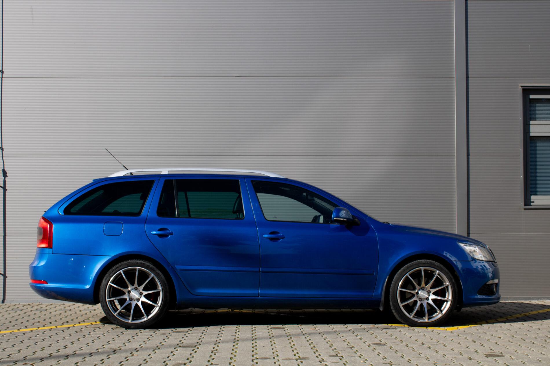 2009 Skoda Octavia RS, modrá kombi, 340 000 km