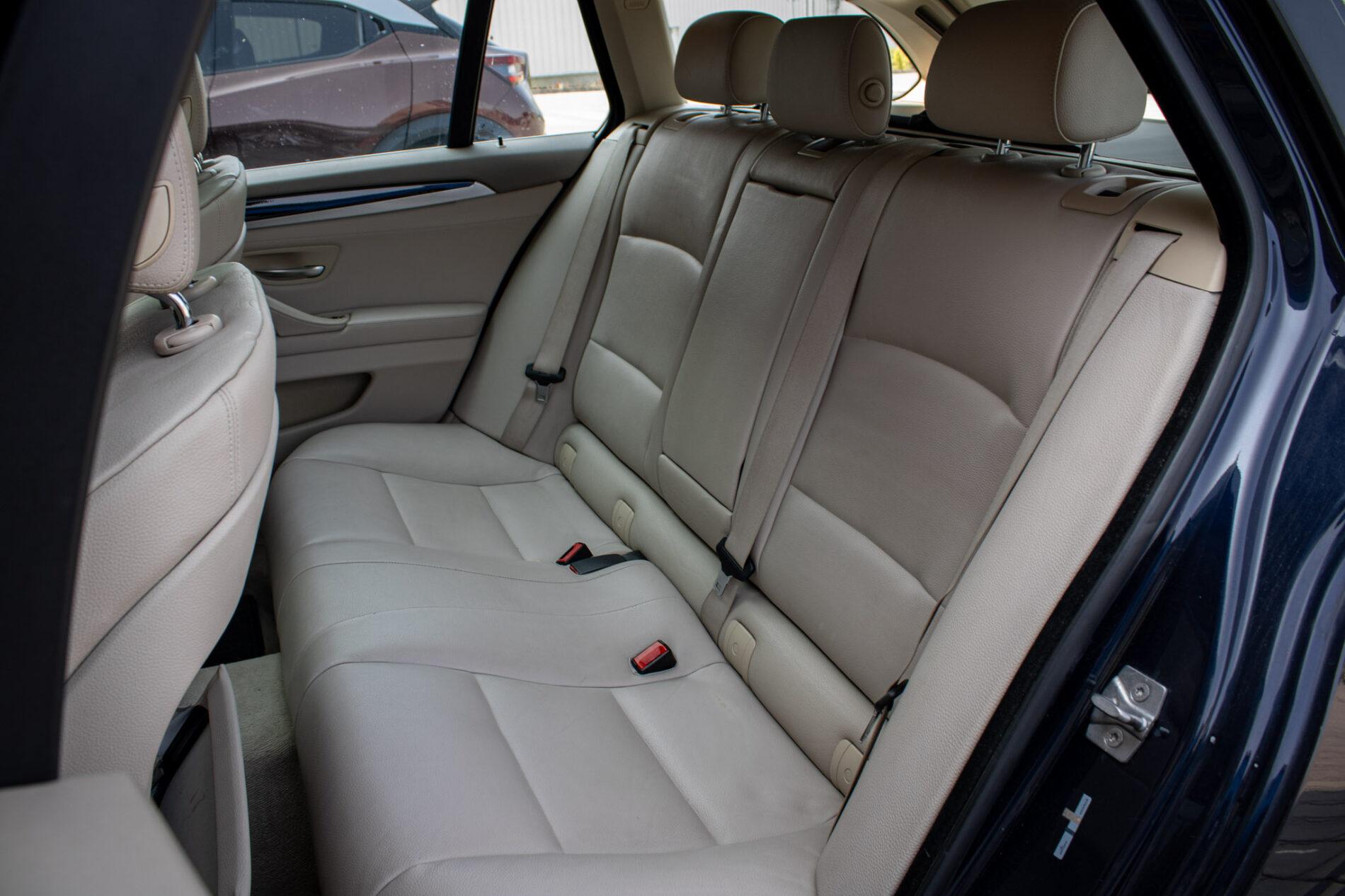 2011 BMW 530d, modrá kombi, 296 430 km