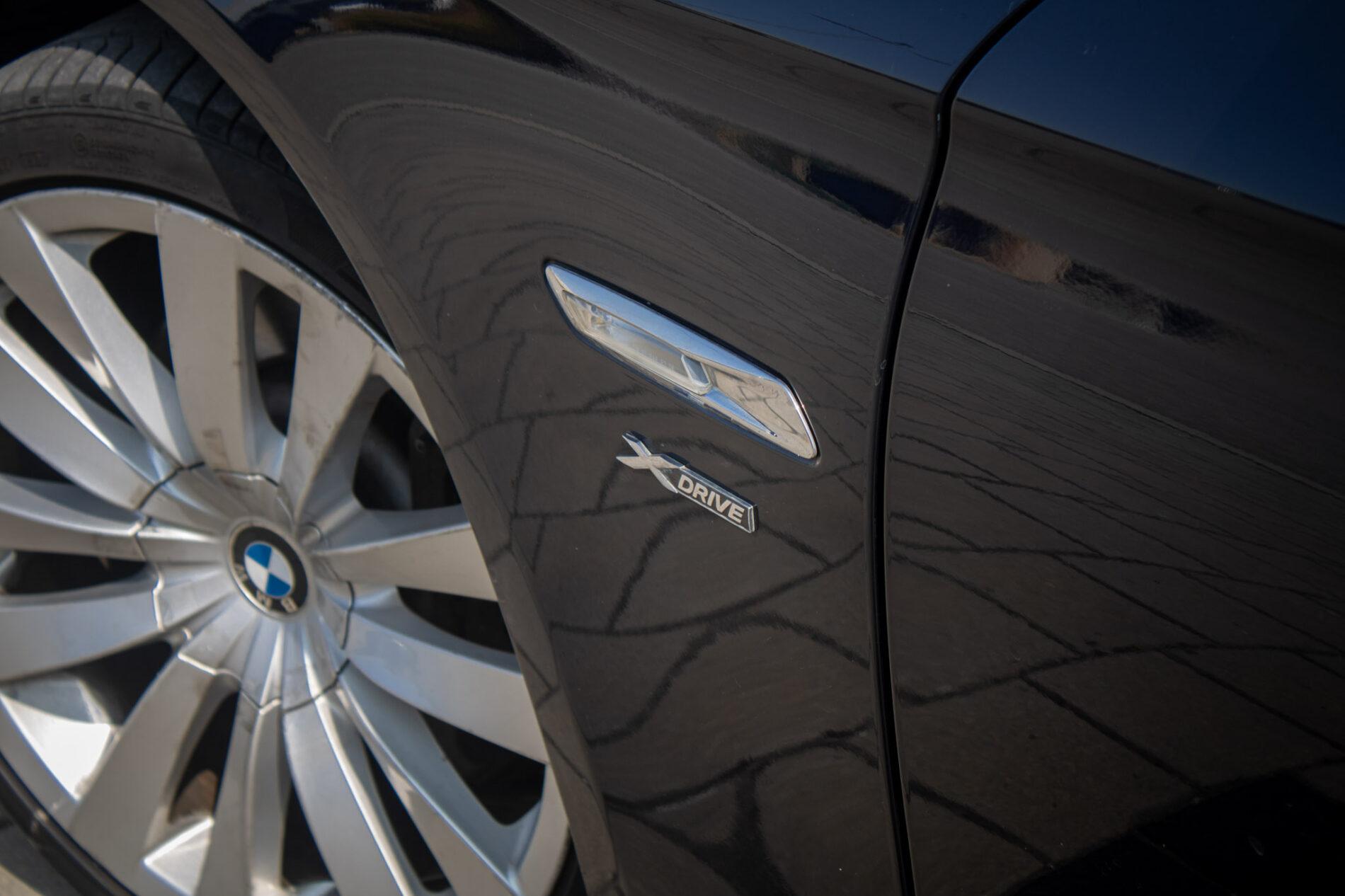 2011 BMW 530d, modrá kombi, 296 430 km