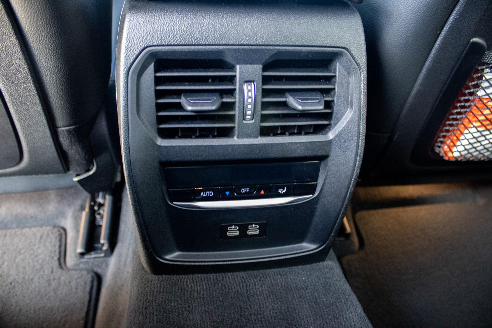 2020 BMW 320i, čierna kombi, 116 282 km