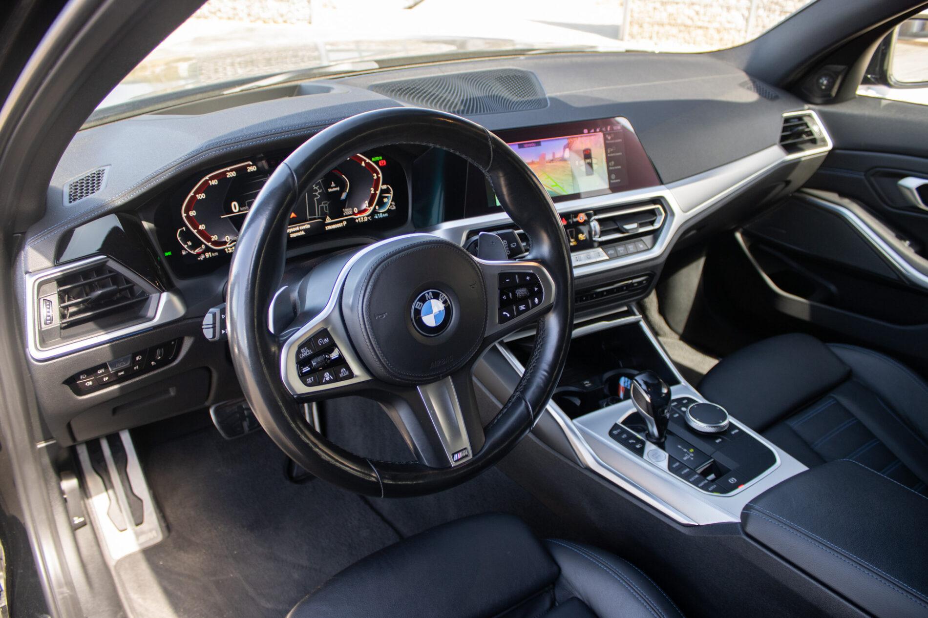 2020 BMW 320i, čierna kombi, 116 282 km