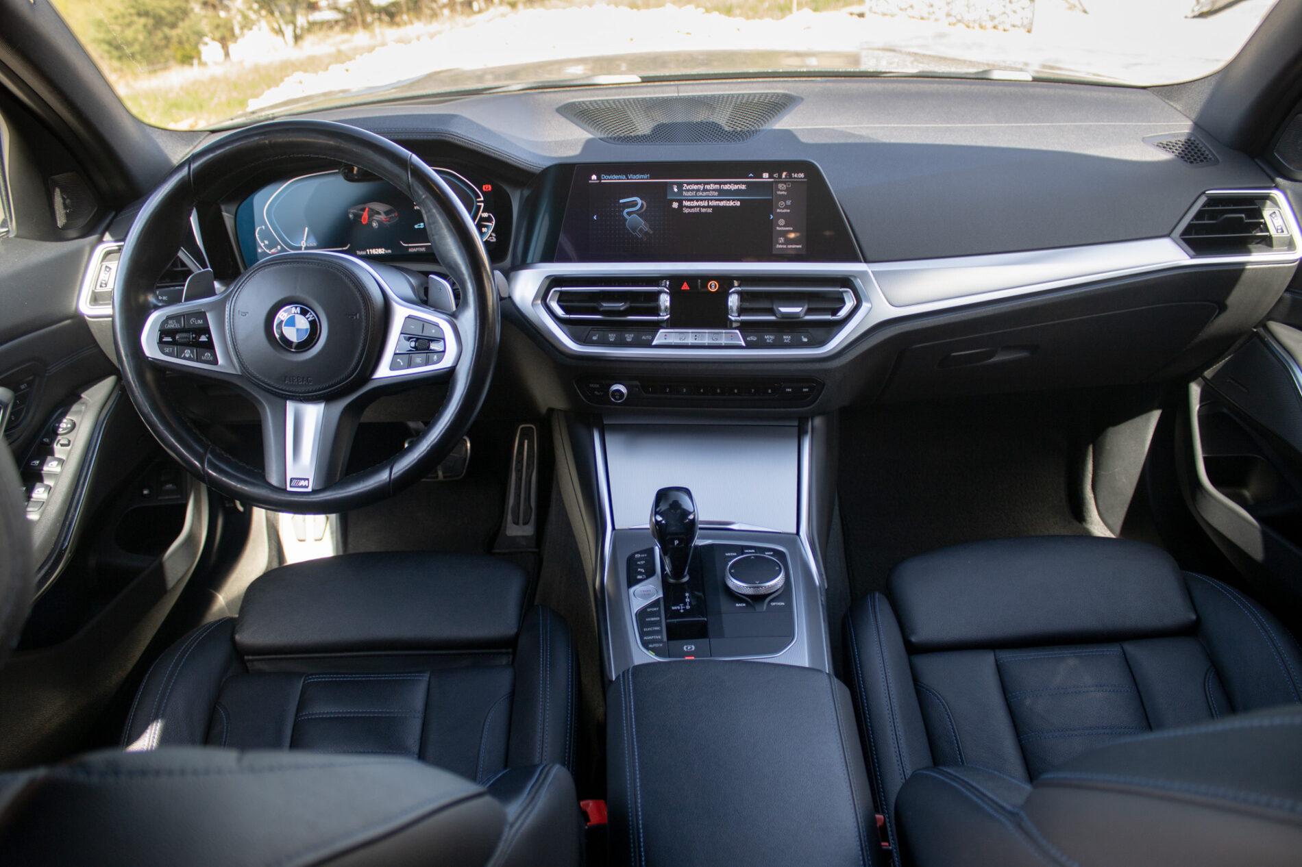 2020 BMW 320i, čierna kombi, 116 282 km