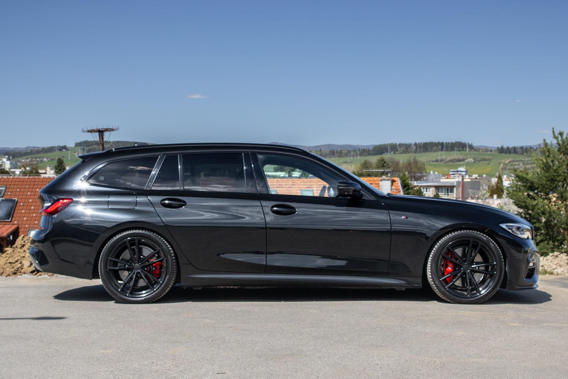 2020 BMW 320i, čierna kombi, 116 282 km