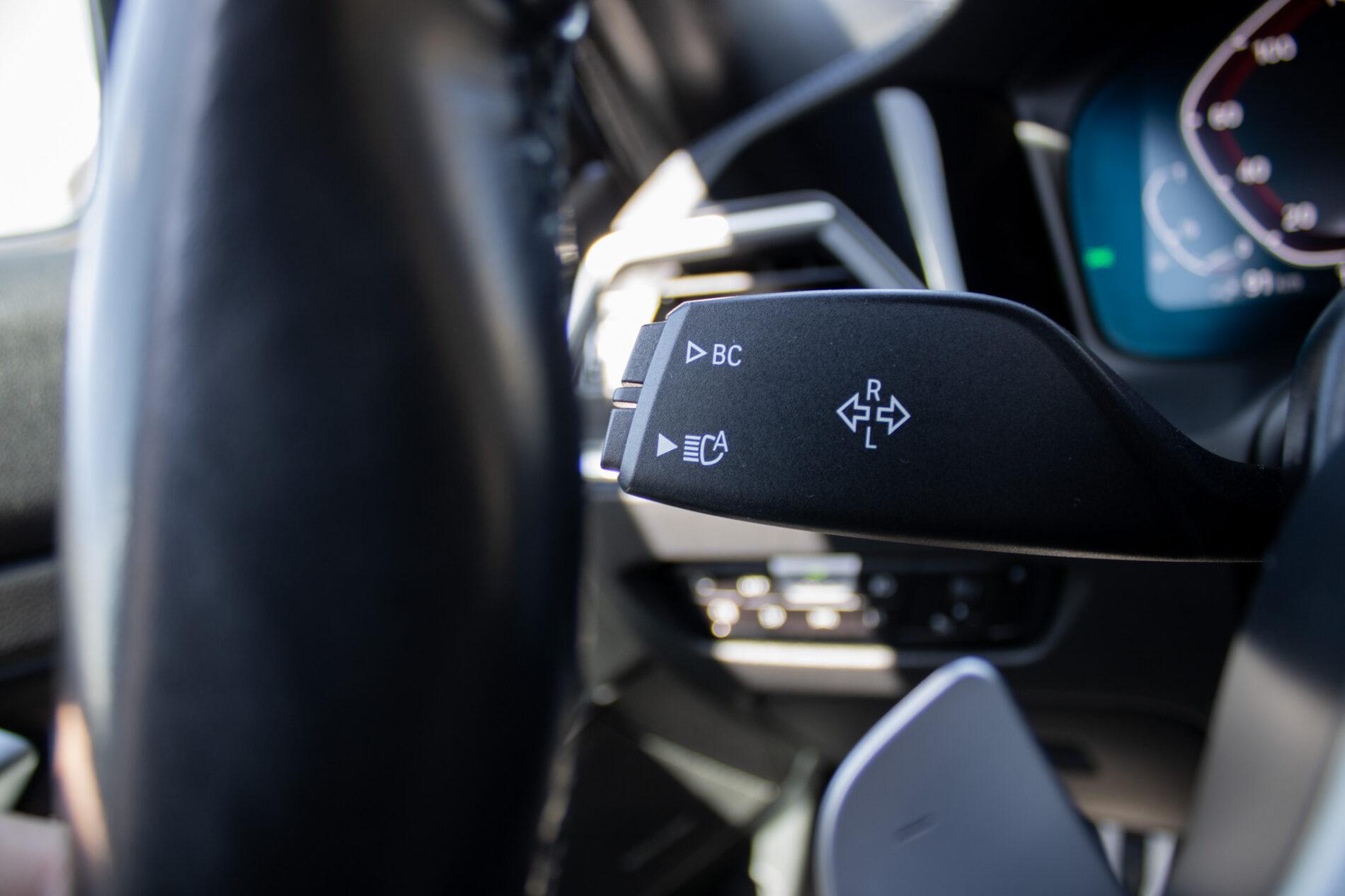 2020 BMW 320i, čierna kombi, 116 282 km